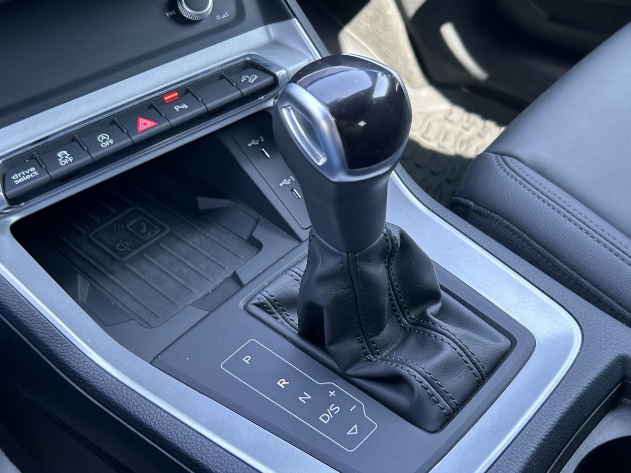 Used 2022 Navarra Blue Met Audi KOMFORT image 27