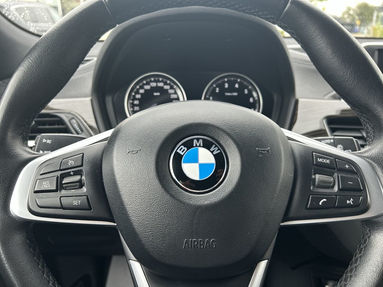 Used 2018 silver BMW XDrive 28i image 22