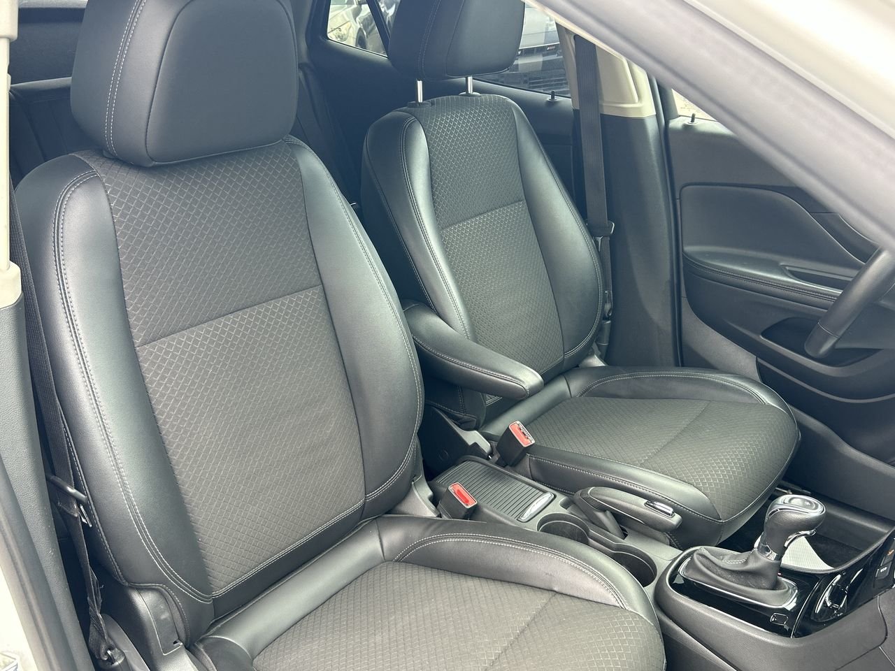 Used 2019 Summit White Buick PREFERRED image 30