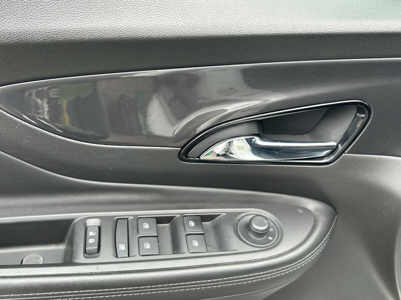 Used 2019 Summit White Buick PREFERRED image 20