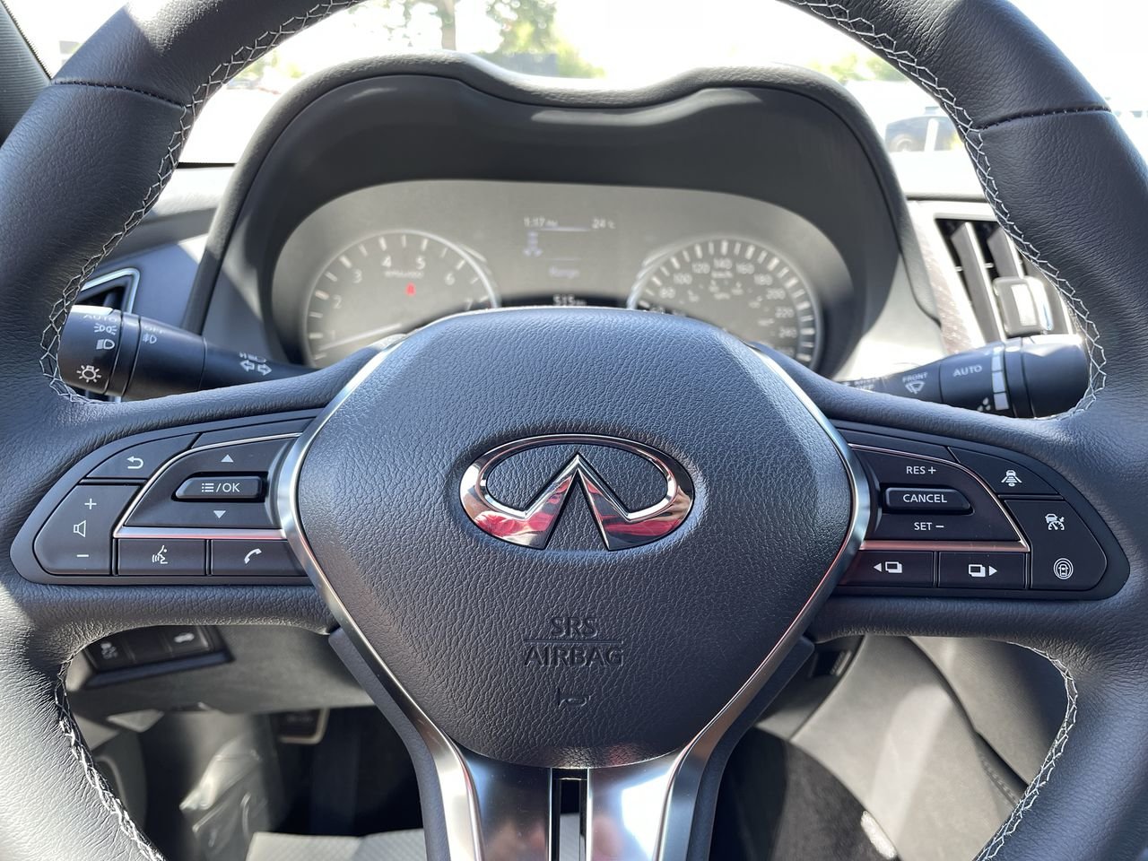 New 2023 Majestic White INFINITI Signature Edition image 24