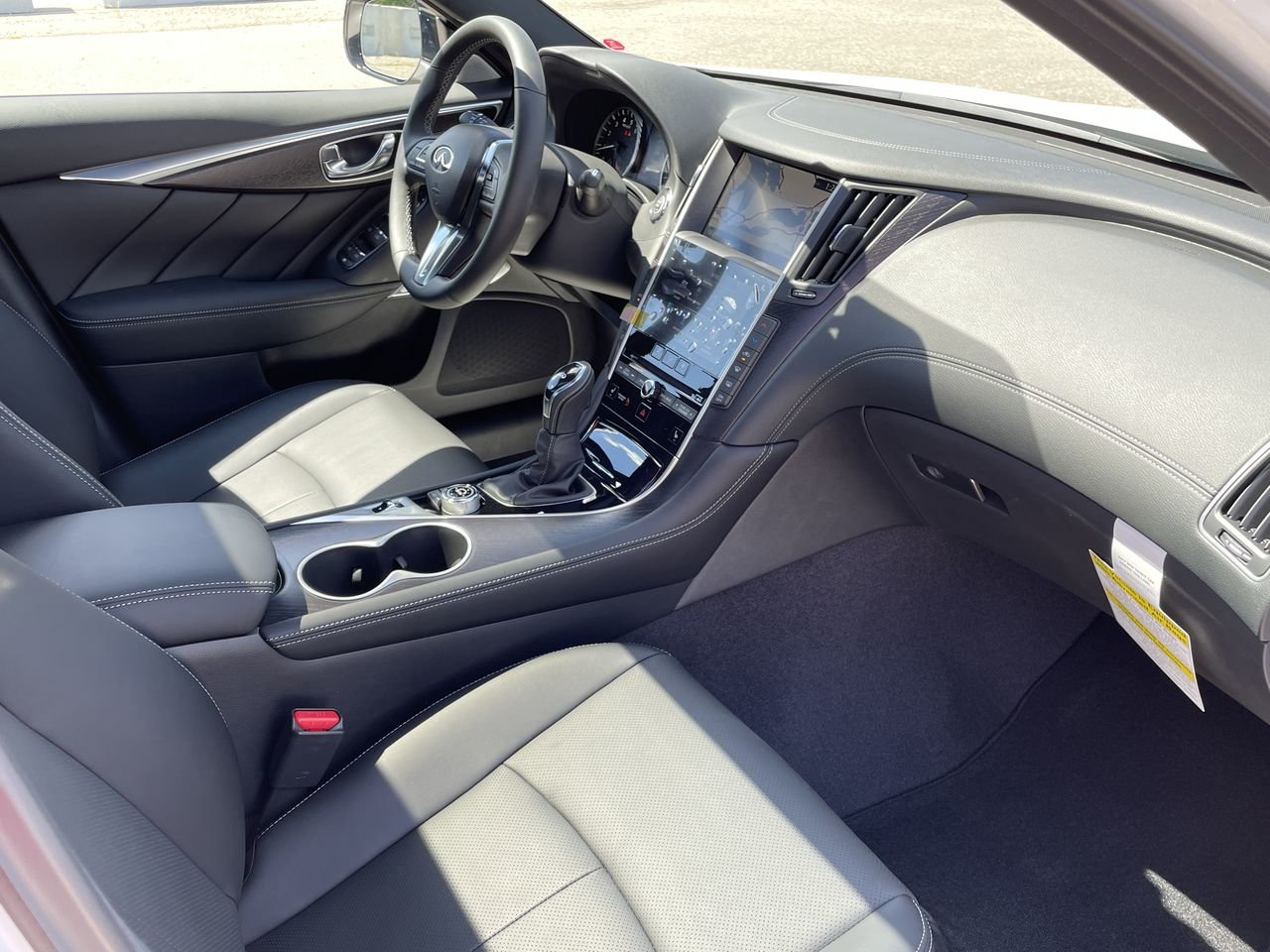 New 2023 Majestic White INFINITI Signature Edition image 34