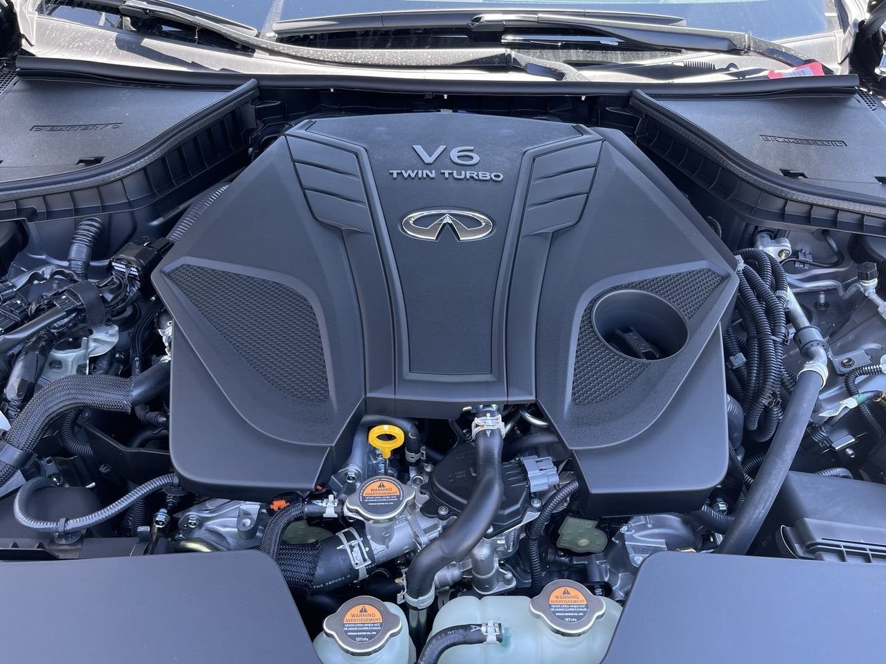 New 2023 Graphite Shadow INFINITI Signature Edition image 31