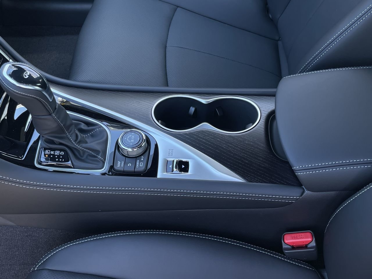 New 2023 Graphite Shadow INFINITI Signature Edition image 26