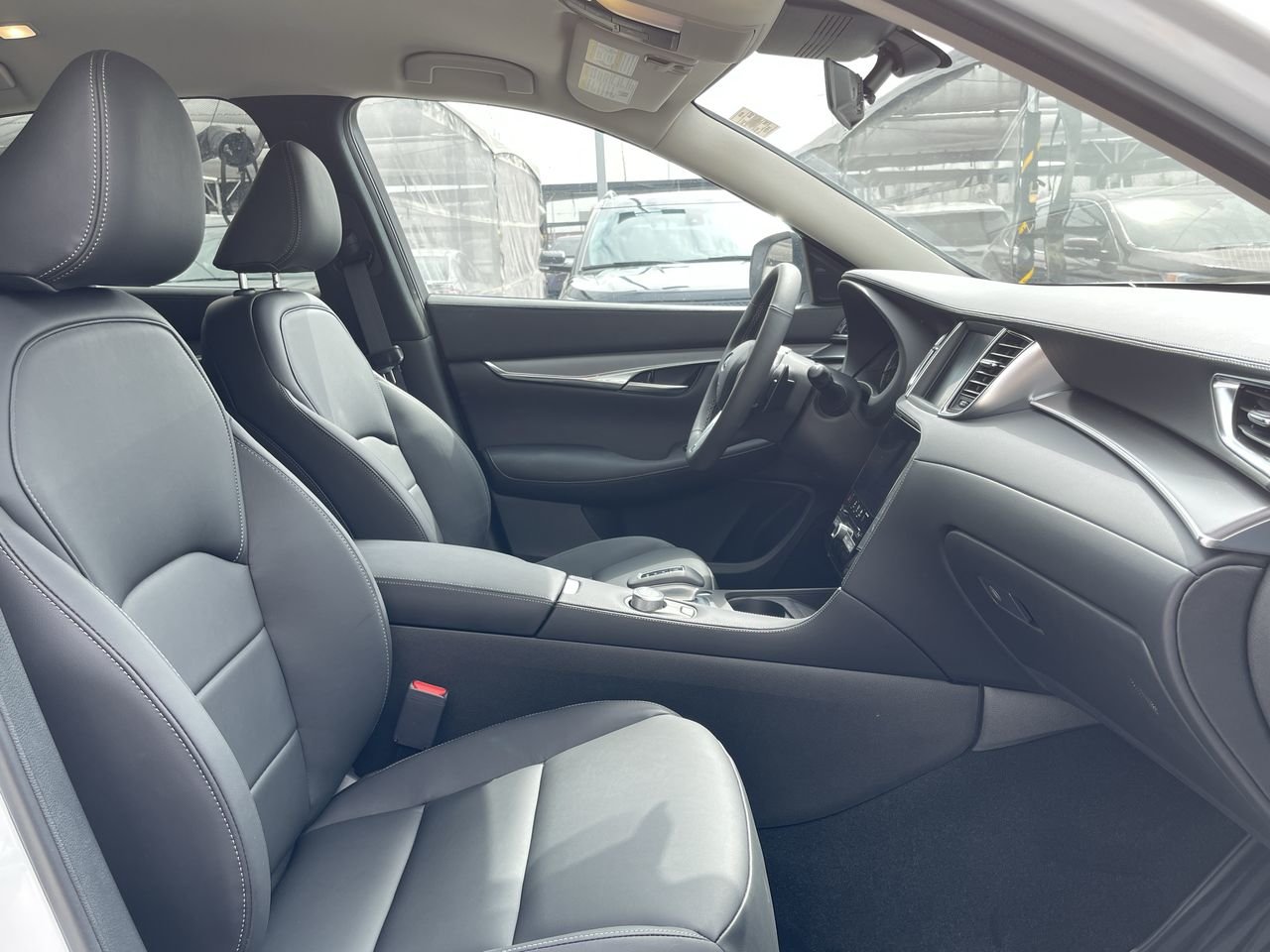 New 2023 Lunar White INFINITI PURE image 31