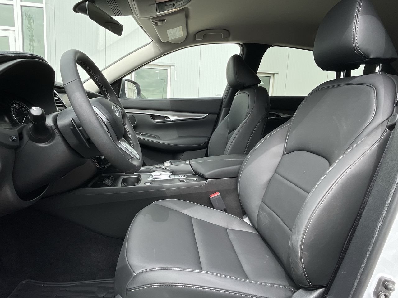New 2023 Lunar White INFINITI PURE image 19