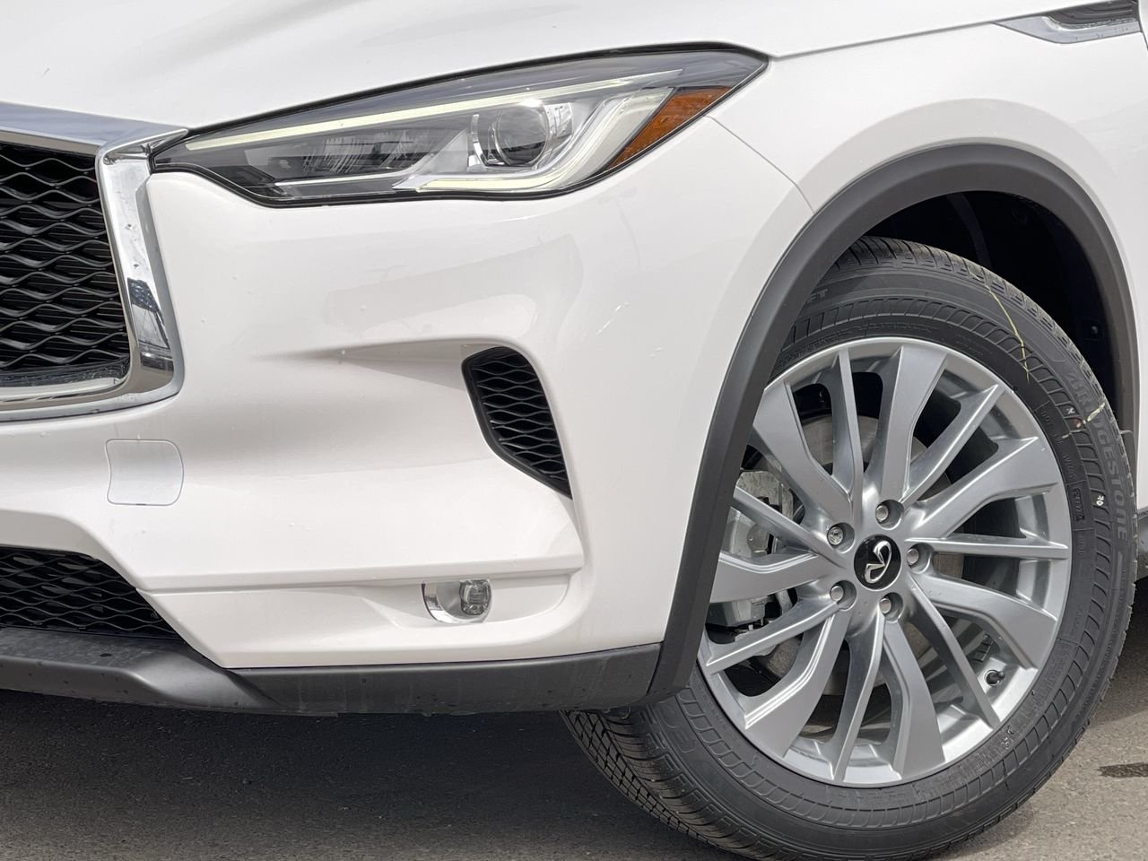 New 2023 Lunar White INFINITI PURE image 18