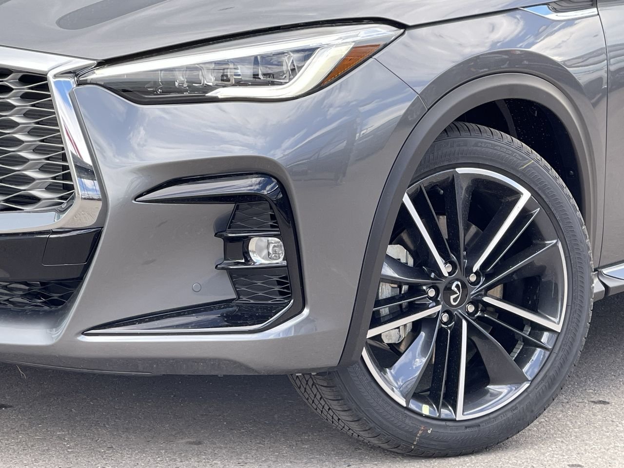 New 2023 Graphite Shadow INFINITI Sensory image 19