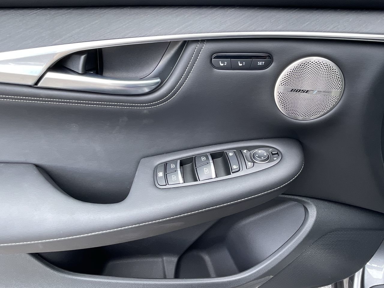 New 2023 Graphite Shadow INFINITI Sensory image 22