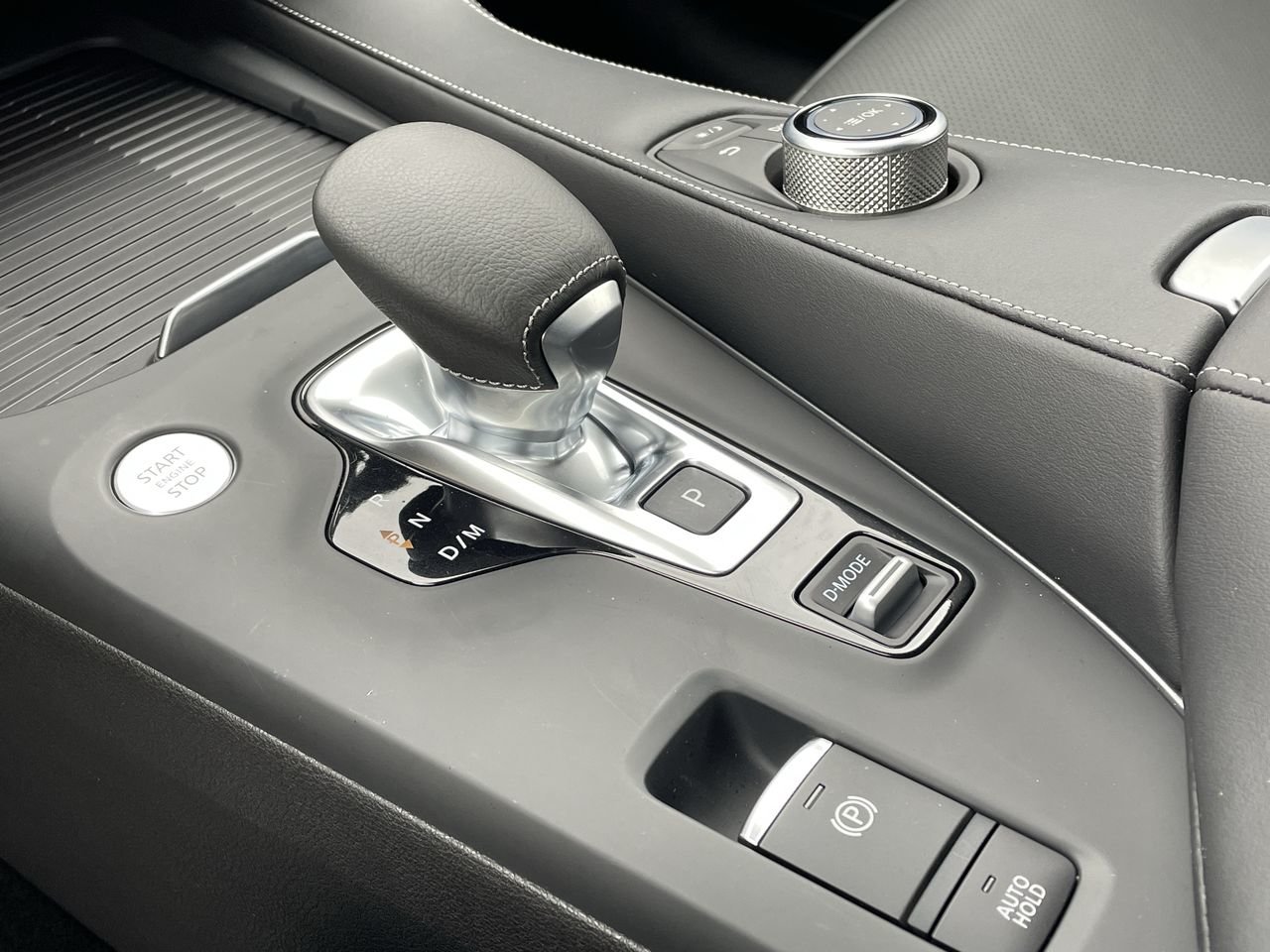 New 2023 Black Obsidian INFINITI LUXE image 28