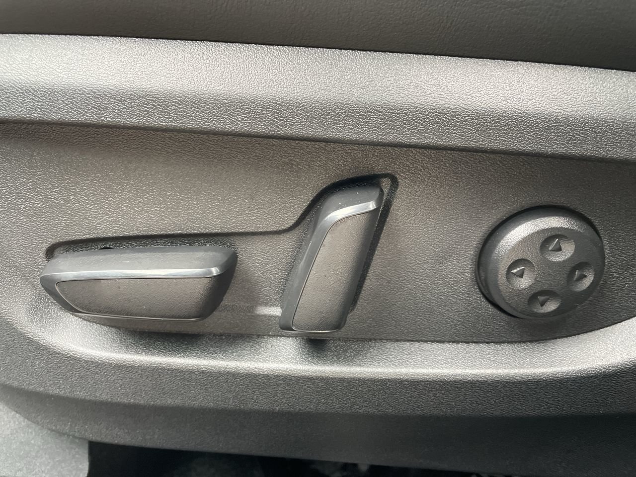 New 2023 Black Obsidian INFINITI LUXE image 21