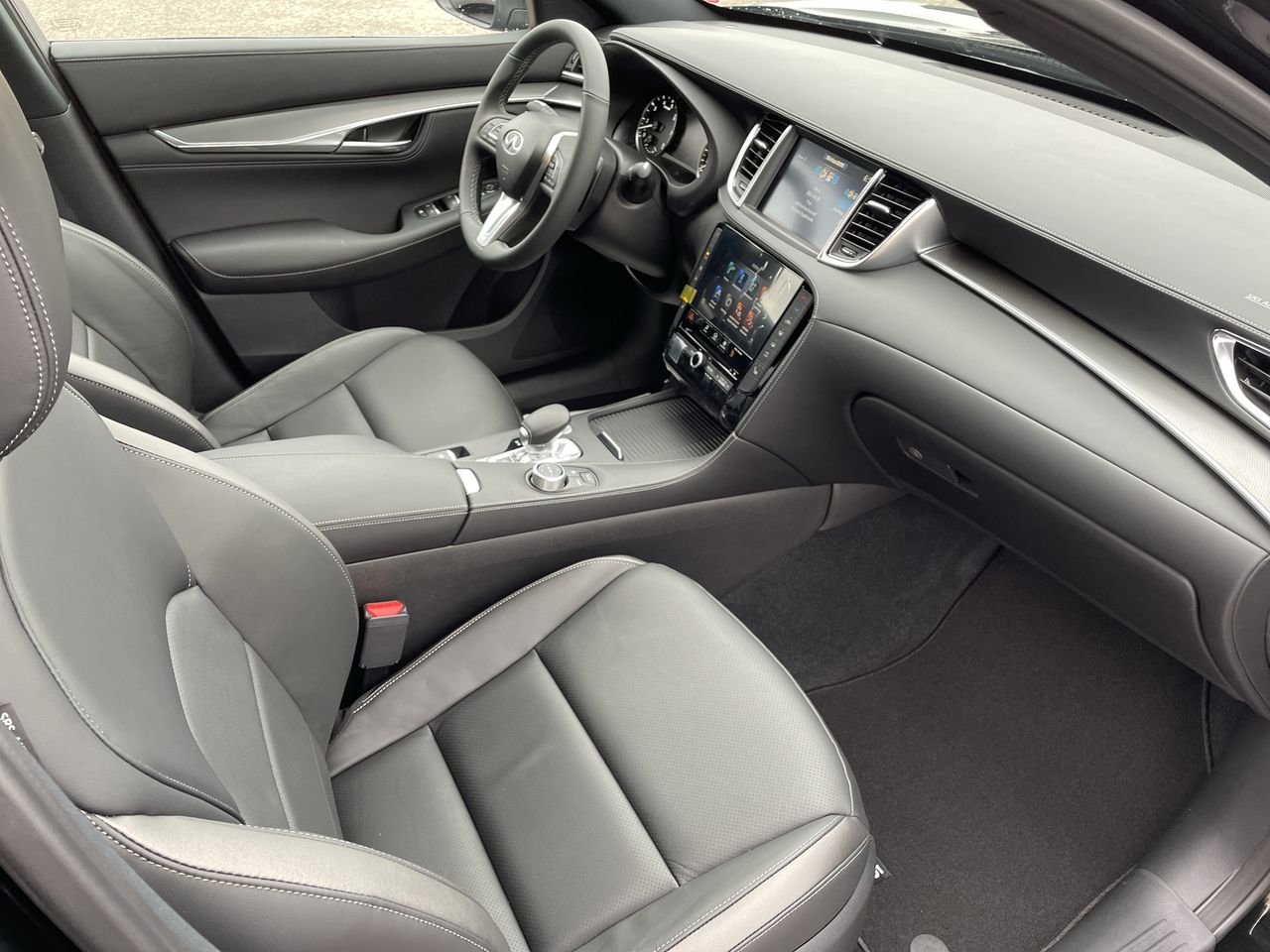 New 2023 Black Obsidian INFINITI LUXE image 33