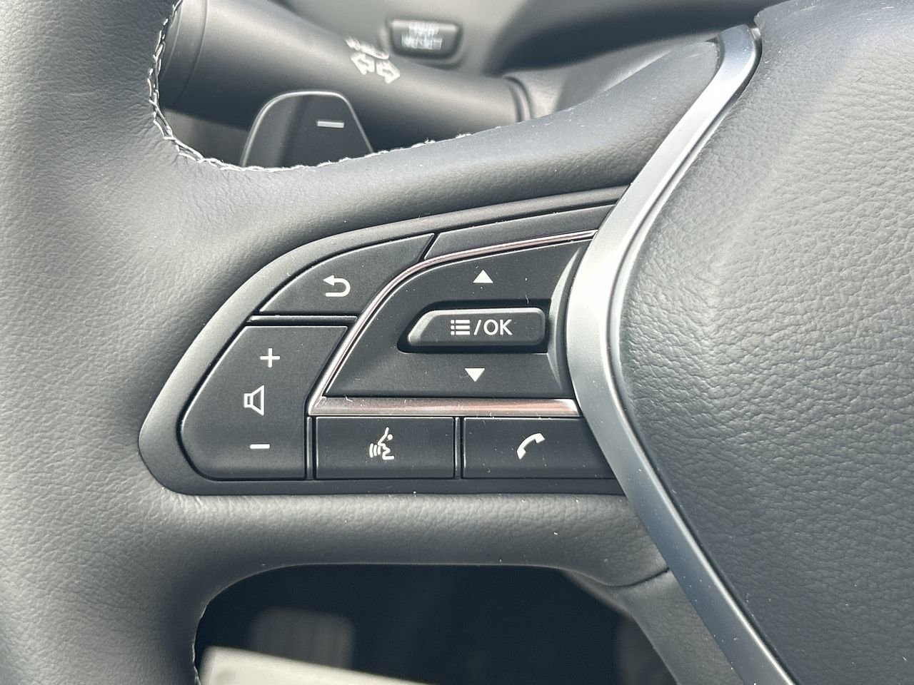 New 2023 Black Obsidian INFINITI LUXE image 23
