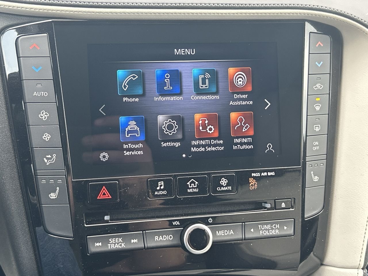 New 2023 Black Obsidian INFINITI LUXE image 24