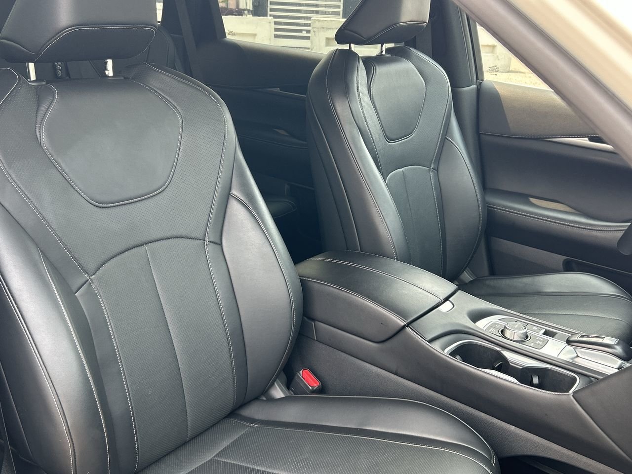 Used 2022 Glacier White INFINITI PURE PKG image 30