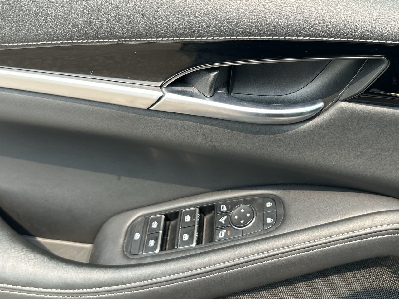 Used 2022 Glacier White INFINITI PURE PKG image 21