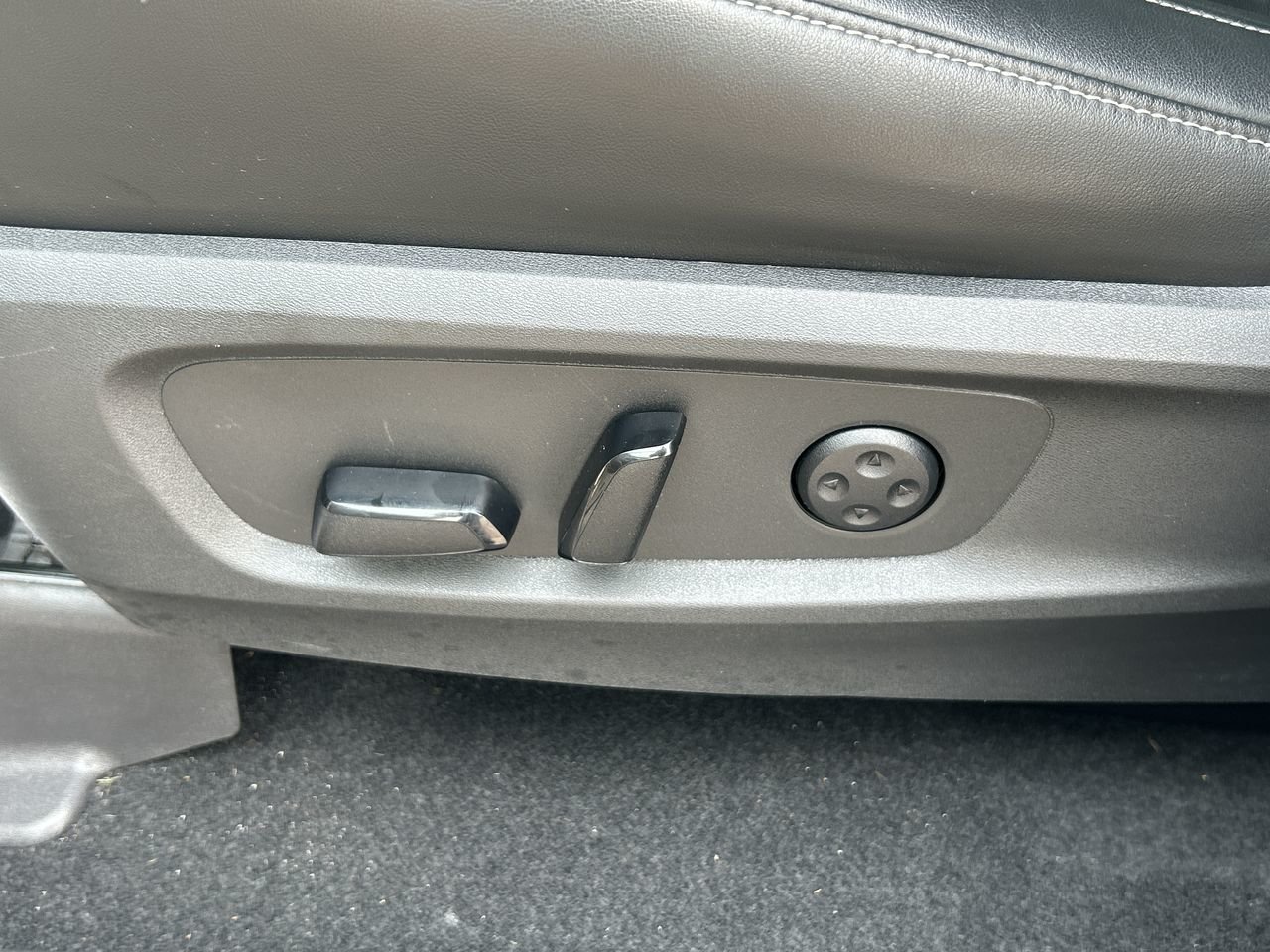 Used 2022 Glacier White INFINITI PURE PKG image 20