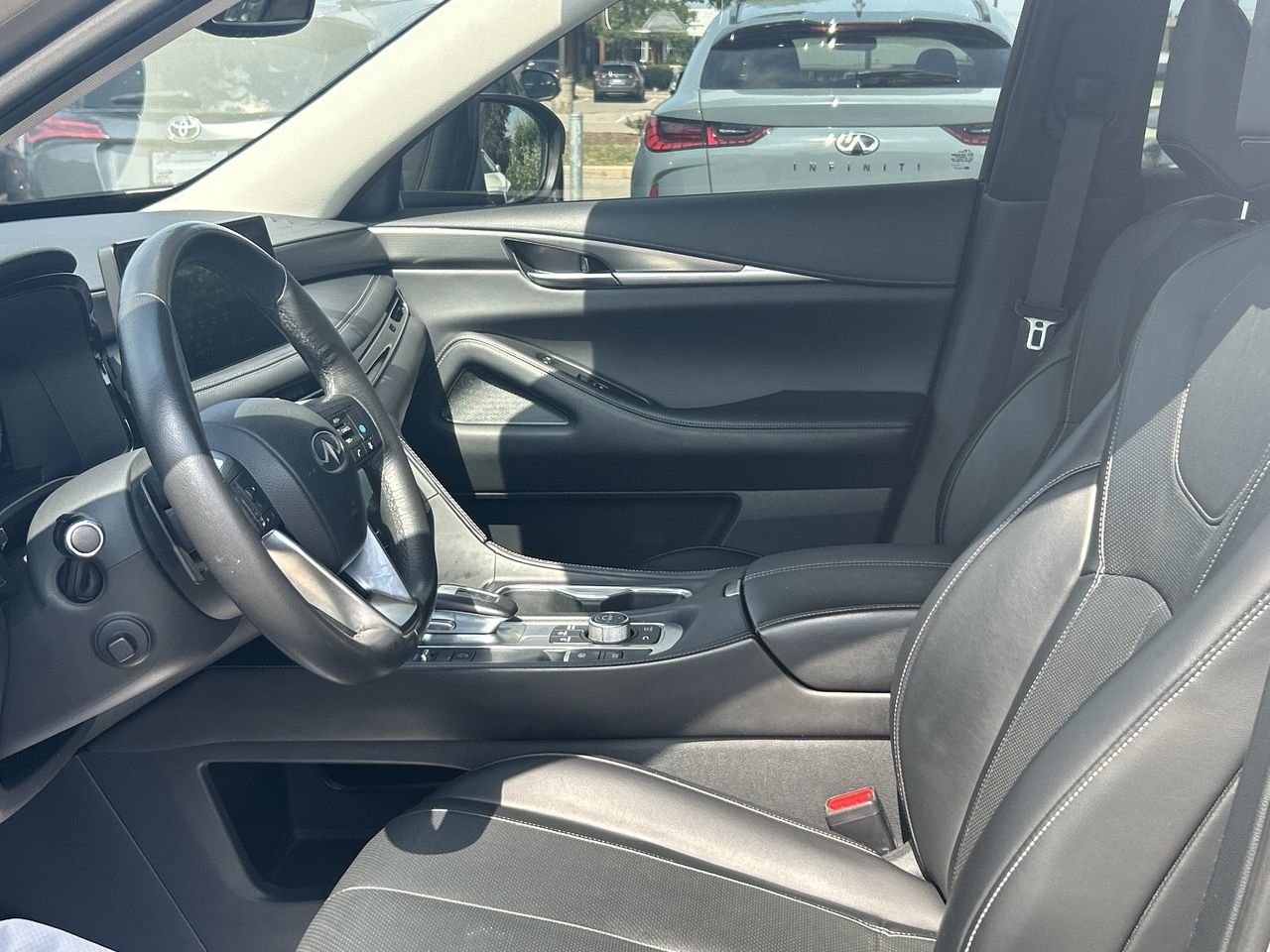 Used 2022 Champagne INFINITI LUXE - BLK OUT PKG image 19