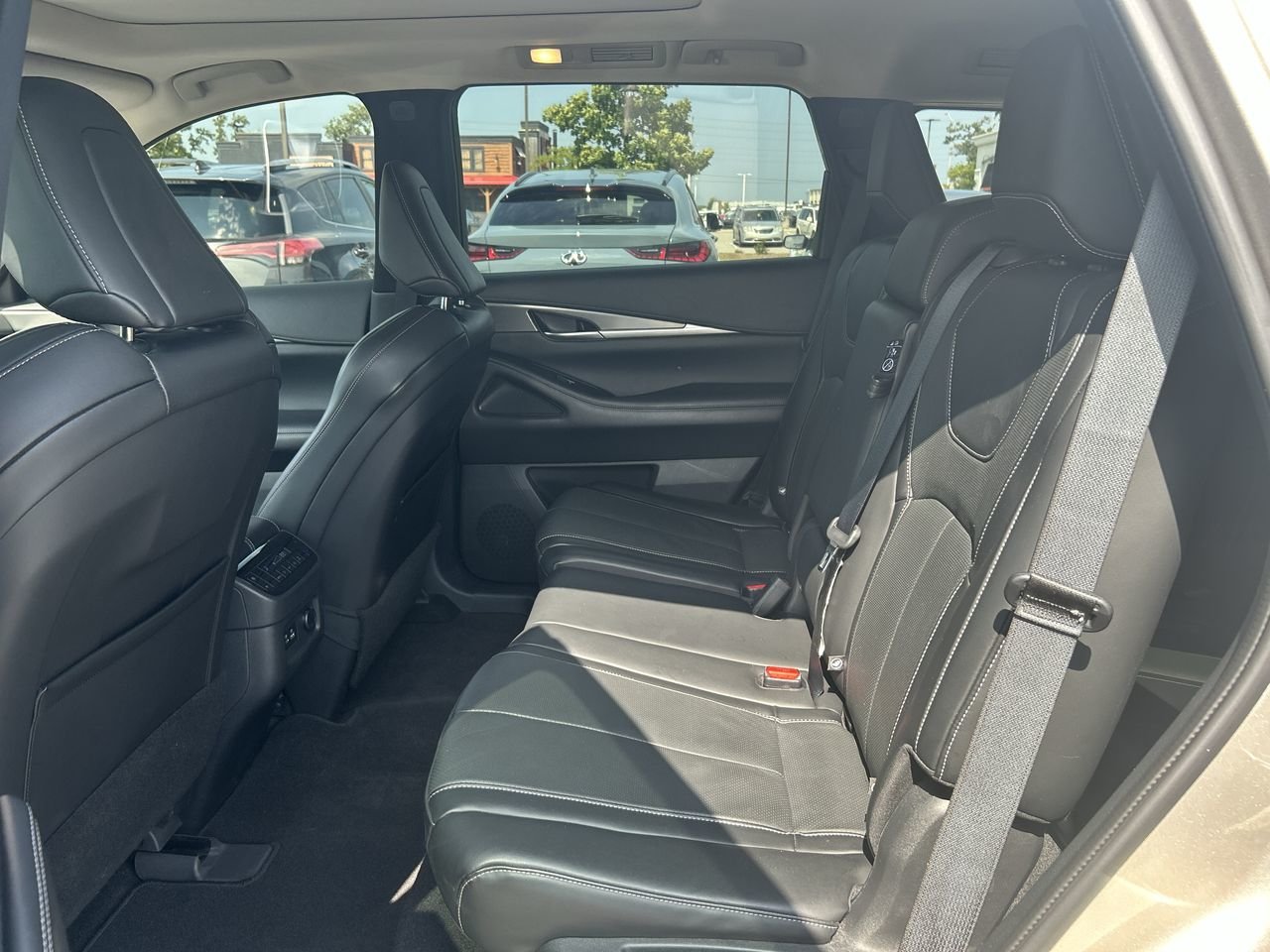 Used 2022 Champagne INFINITI LUXE - BLK OUT PKG image 30