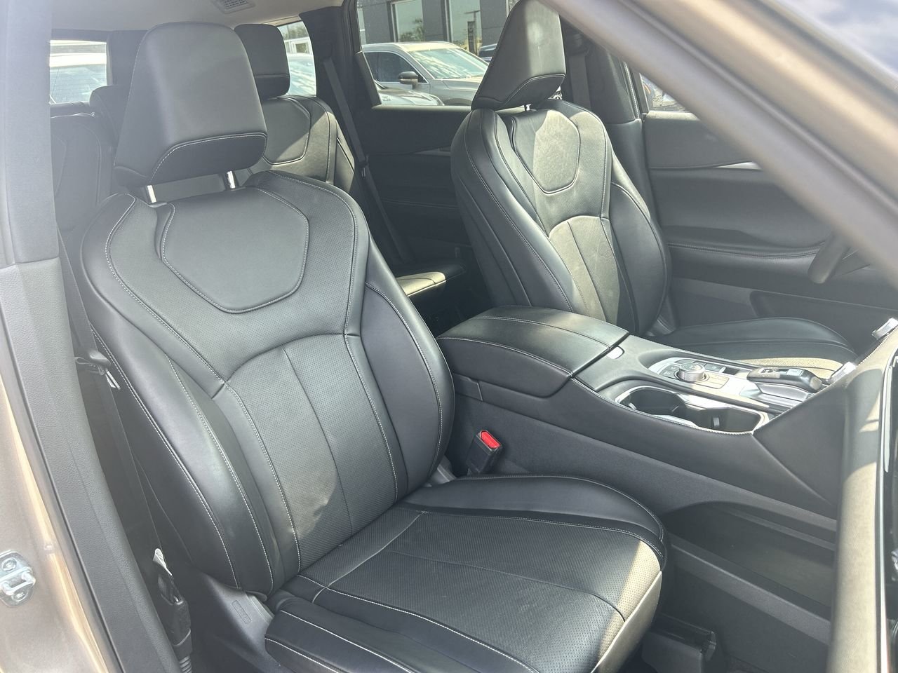 Used 2022 Champagne INFINITI LUXE - BLK OUT PKG image 31