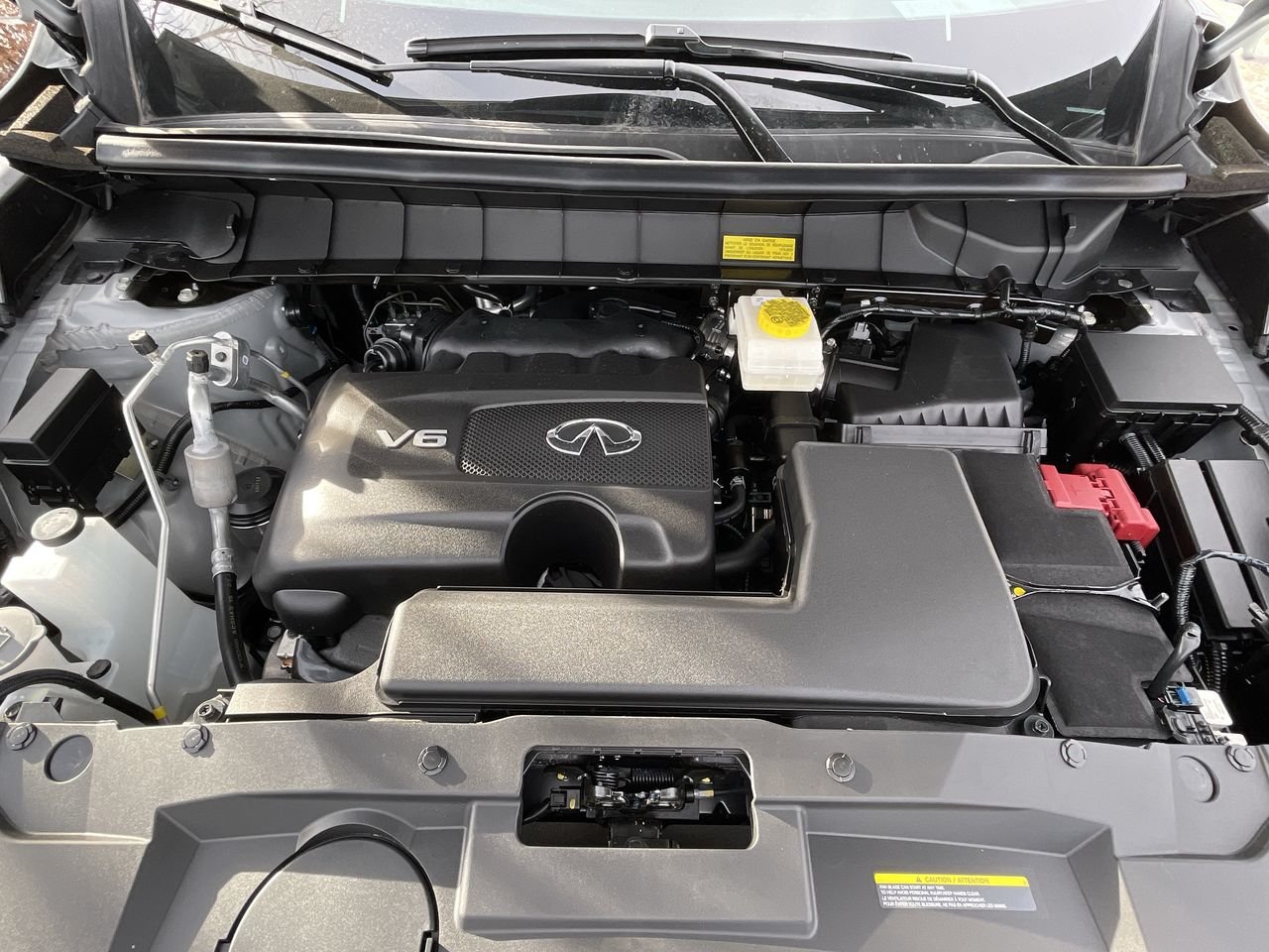 New 2023 Liquid Platinum INFINITI LUXE image 19