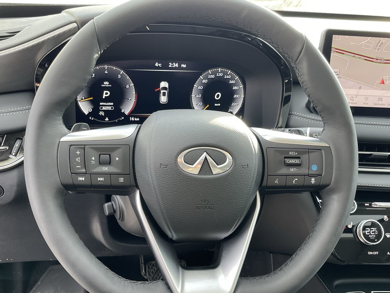 New 2023 Liquid Platinum INFINITI LUXE image 23