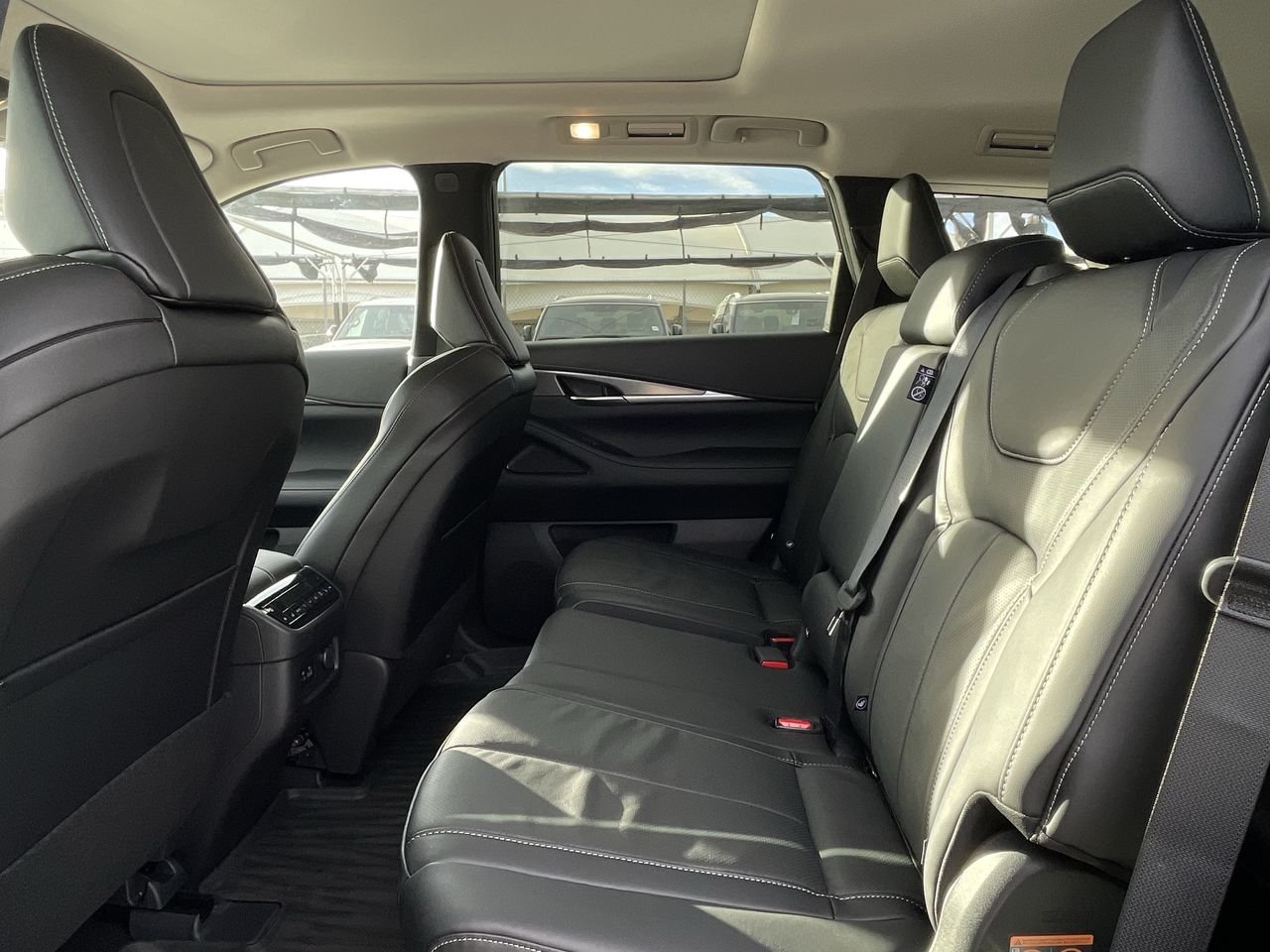 New 2023 Liquid Platinum INFINITI LUXE image 32