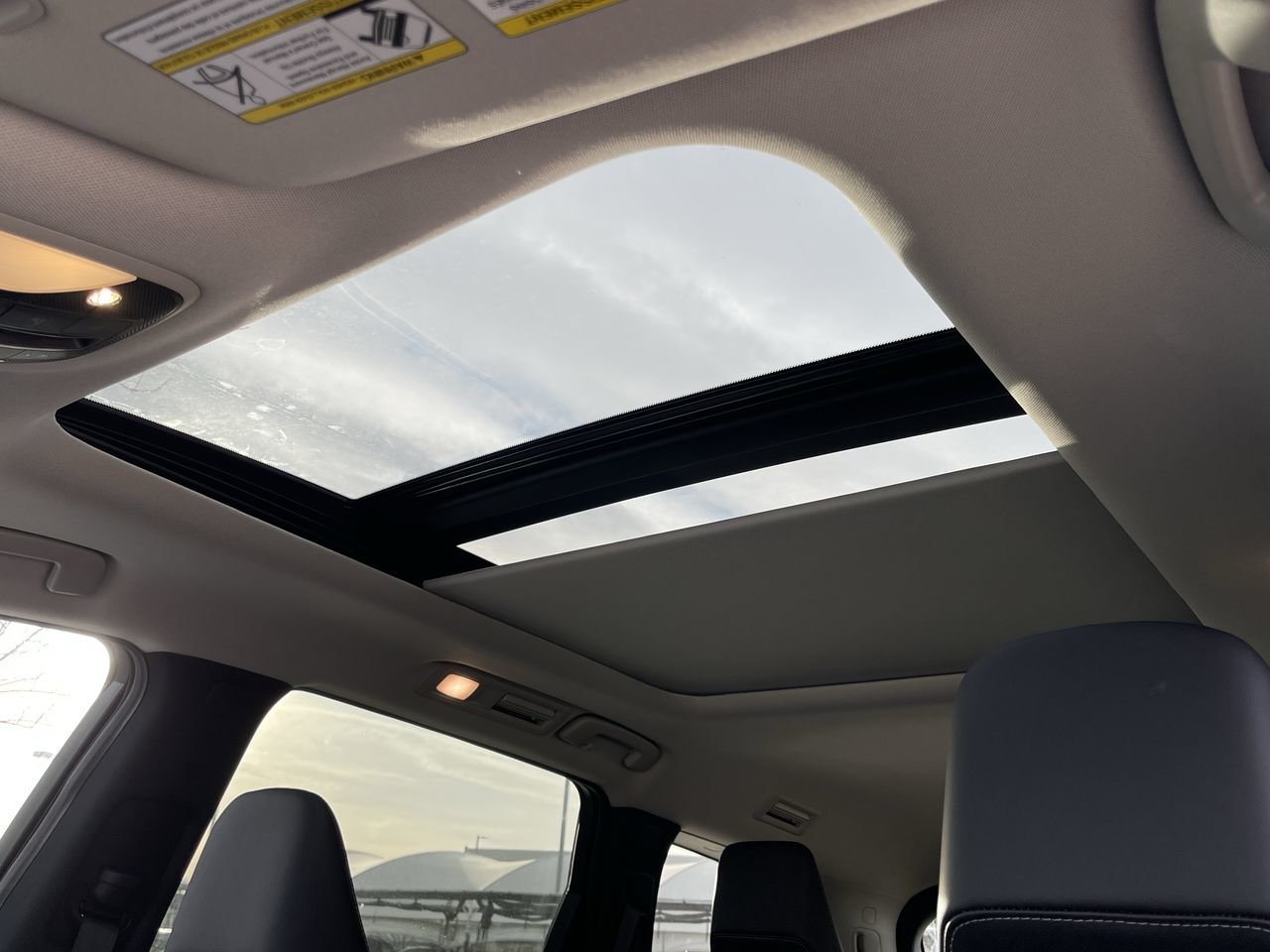 New 2023 Liquid Platinum INFINITI LUXE image 31