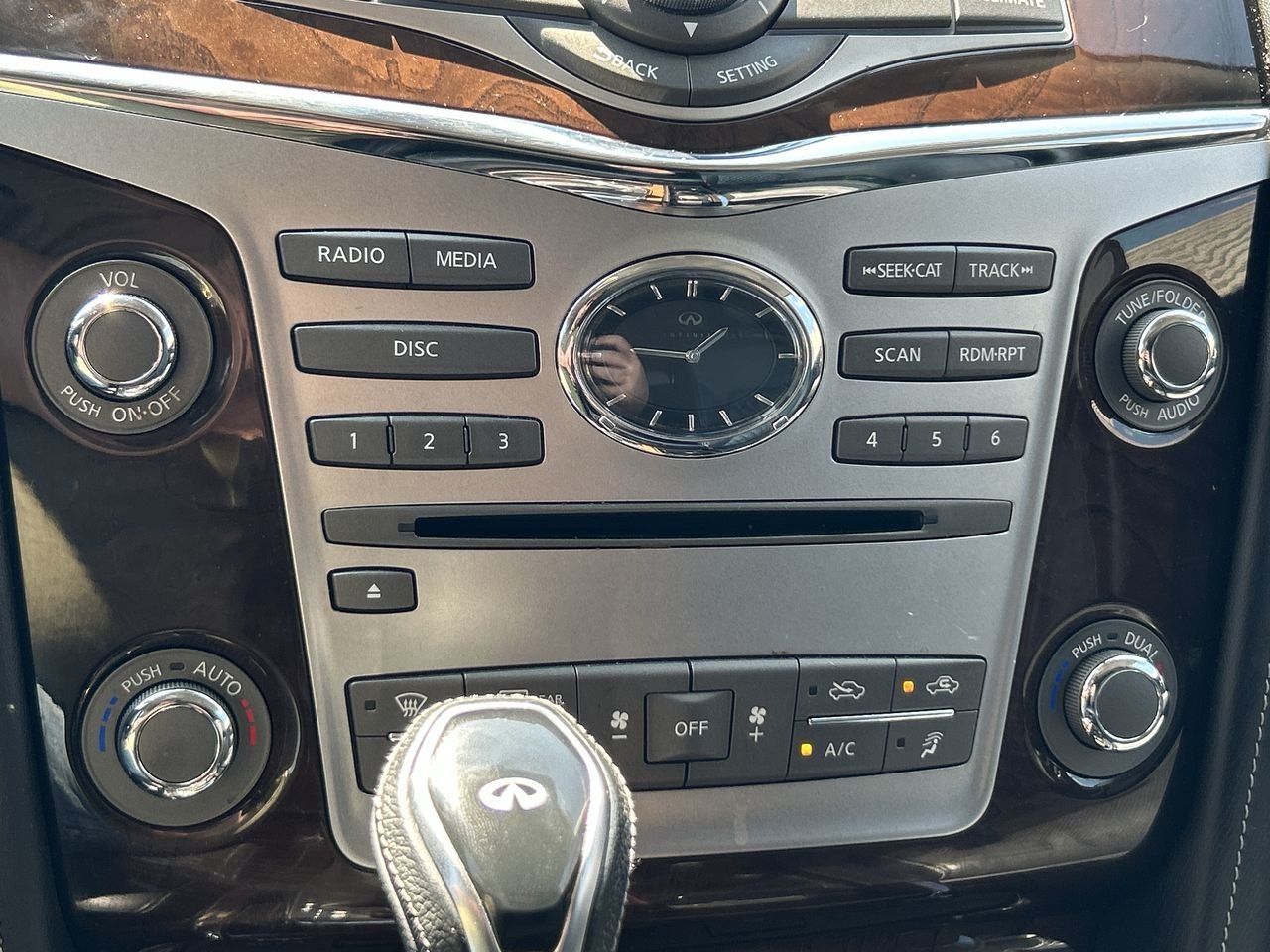 Used 2019 Mocha Almond Pearl INFINITI 7-Pass image 27