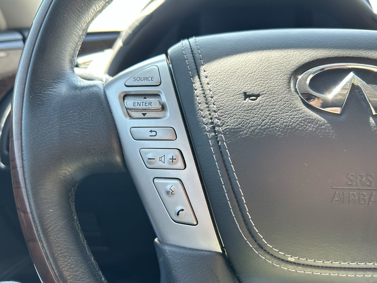 Used 2019 Mocha Almond Pearl INFINITI 7-Pass image 23