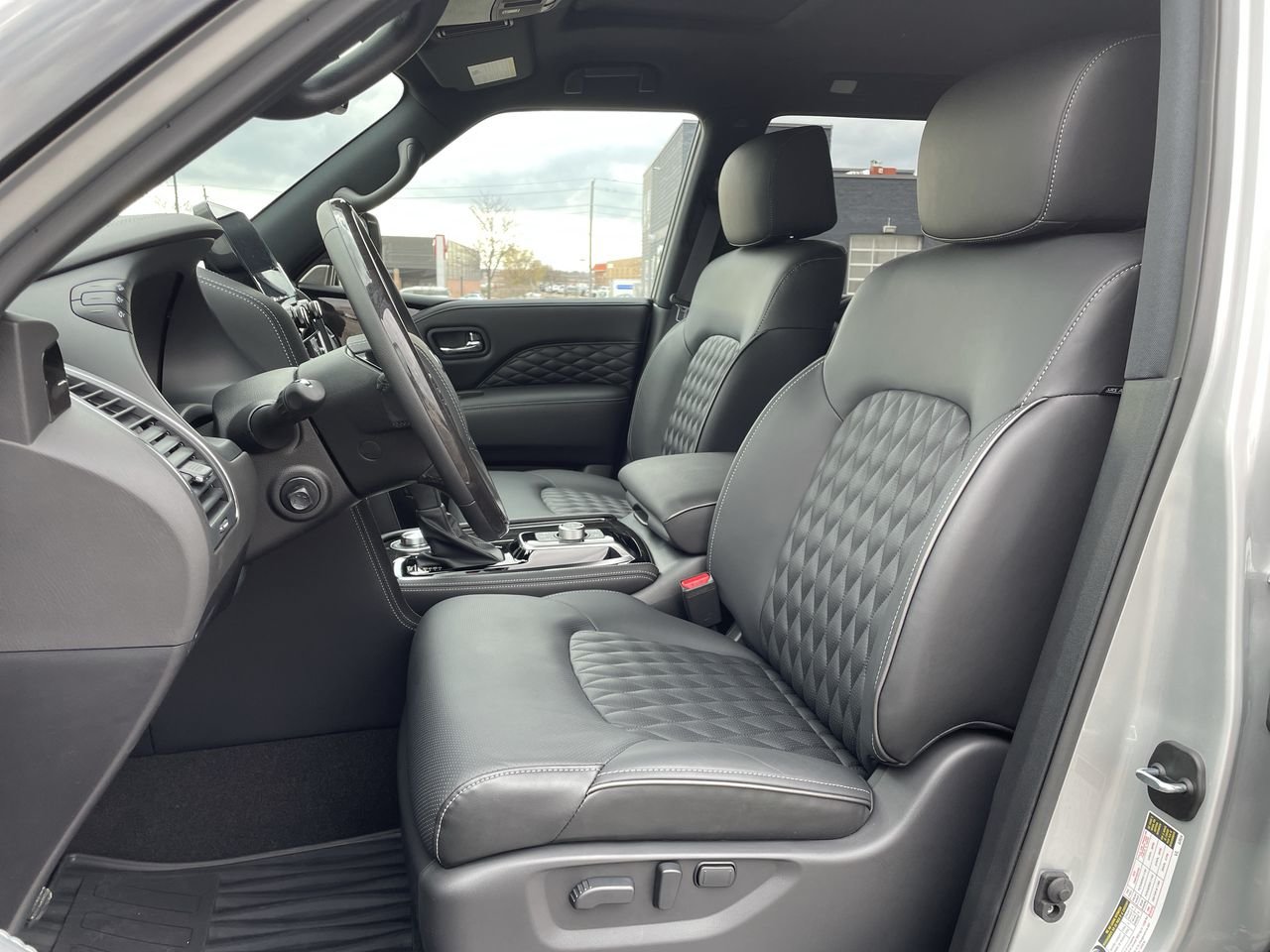 Used 2022 Liquid Platinum Met INFINITI 7-PASS LUXE image 19