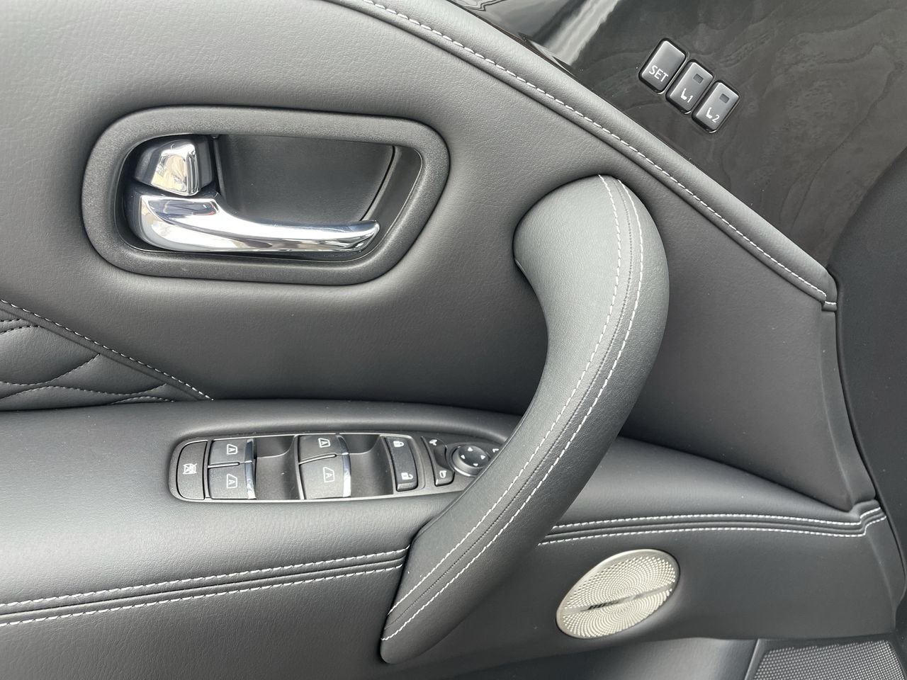 Used 2022 Liquid Platinum Met INFINITI 7-PASS LUXE image 21