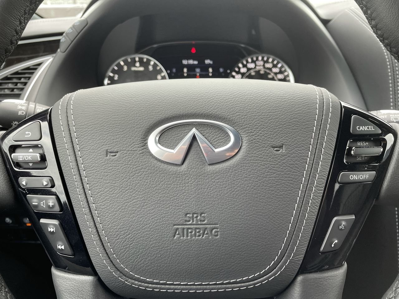 Used 2022 Liquid Platinum Met INFINITI 7-PASS LUXE image 22