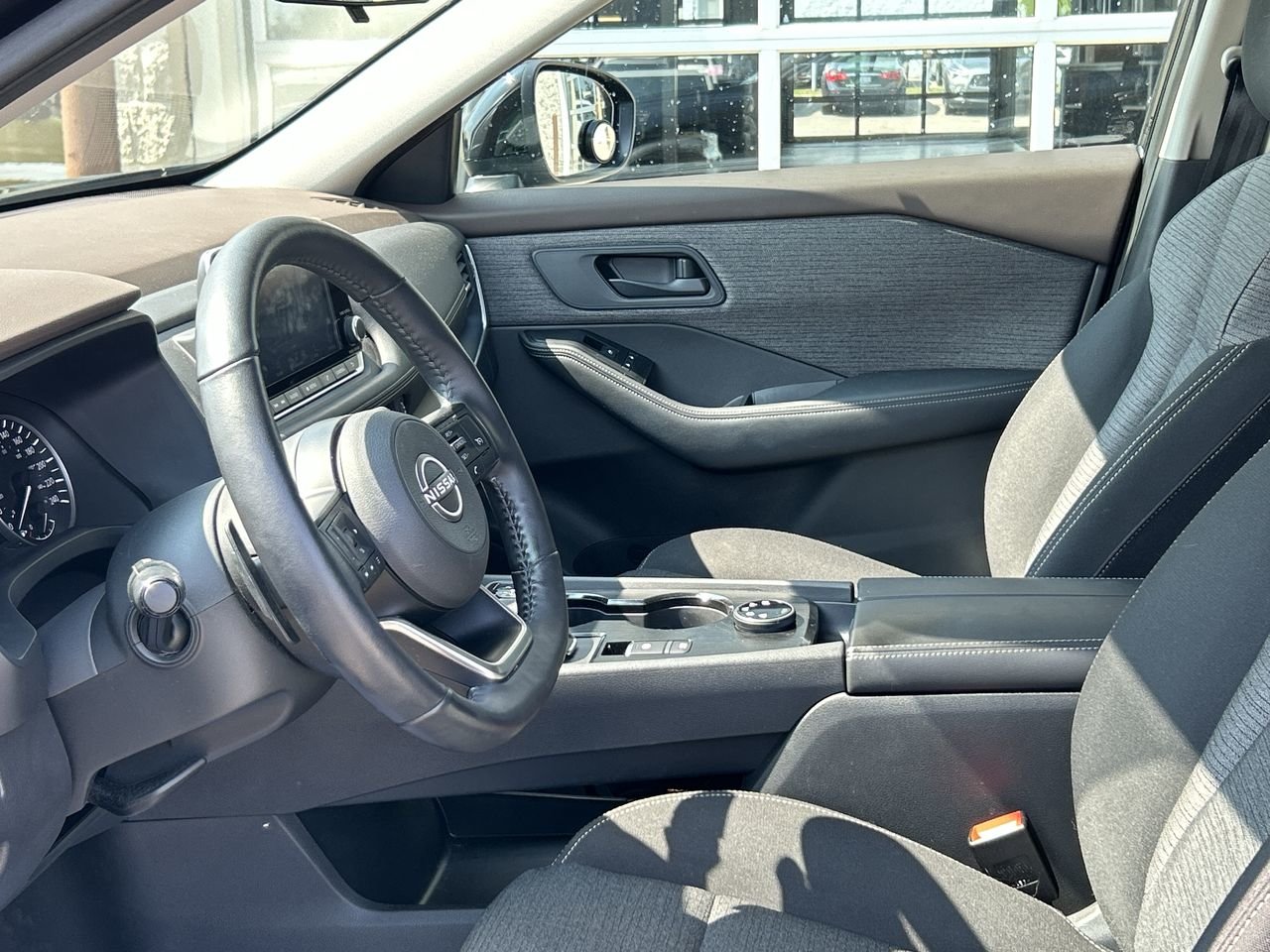 Used 2022 Super Black Nissan S AWD image 19