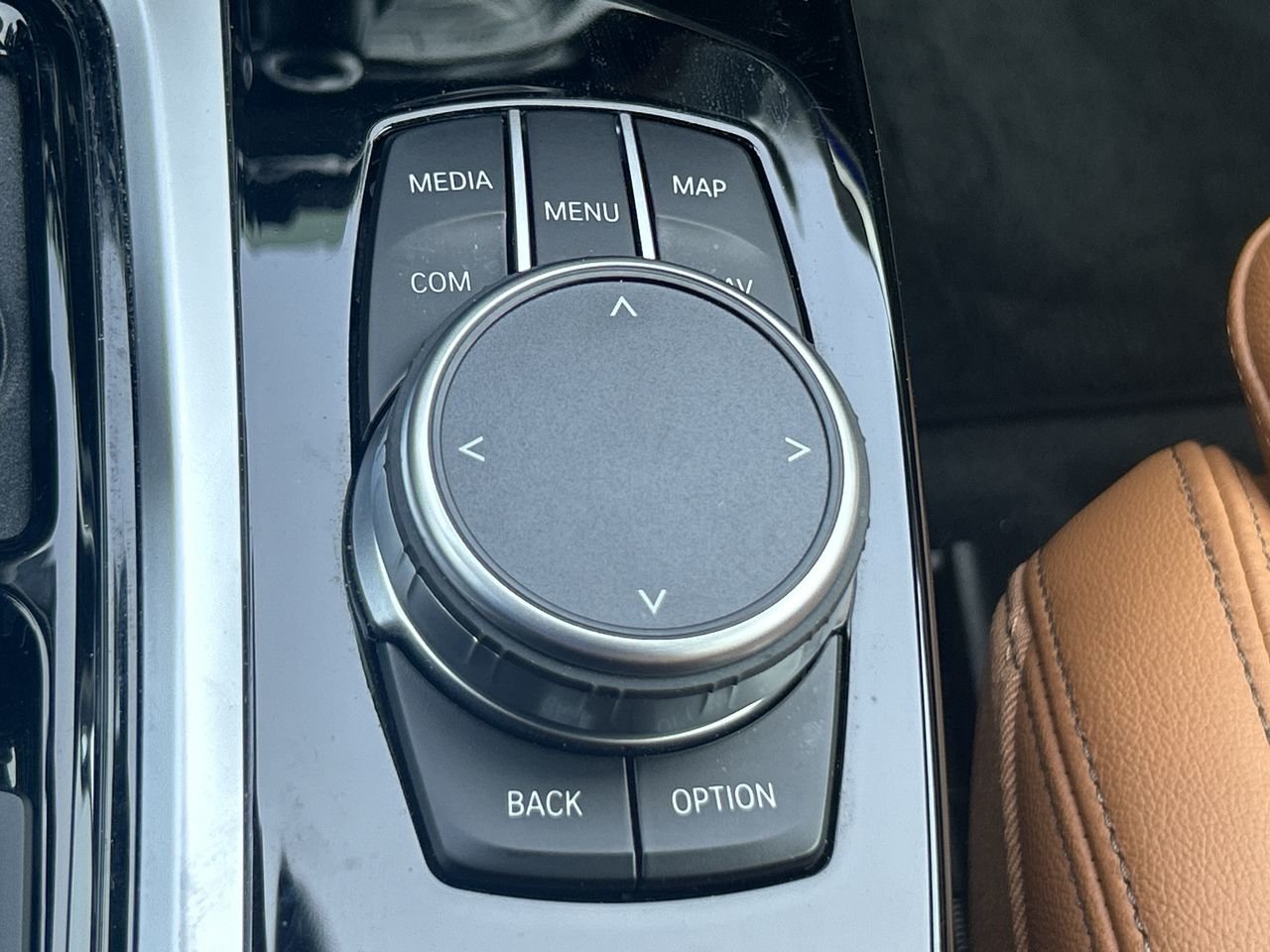 Used 2021 Mineral White Met BMW XDrive30i image 28