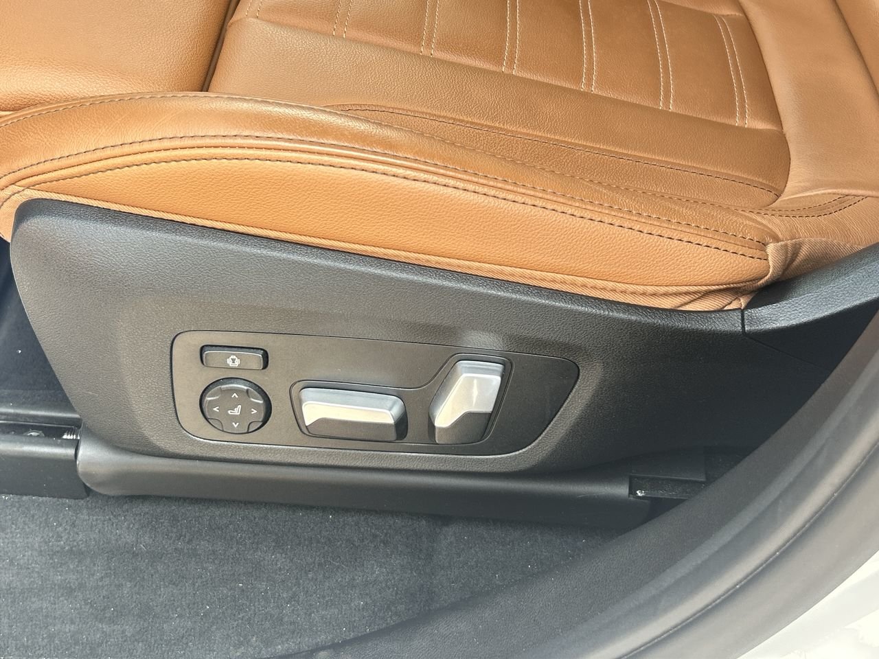 Used 2021 Mineral White Met BMW XDrive30i image 20