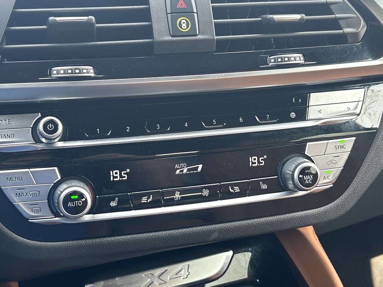 Used 2021 Mineral White Met BMW XDrive30i image 26