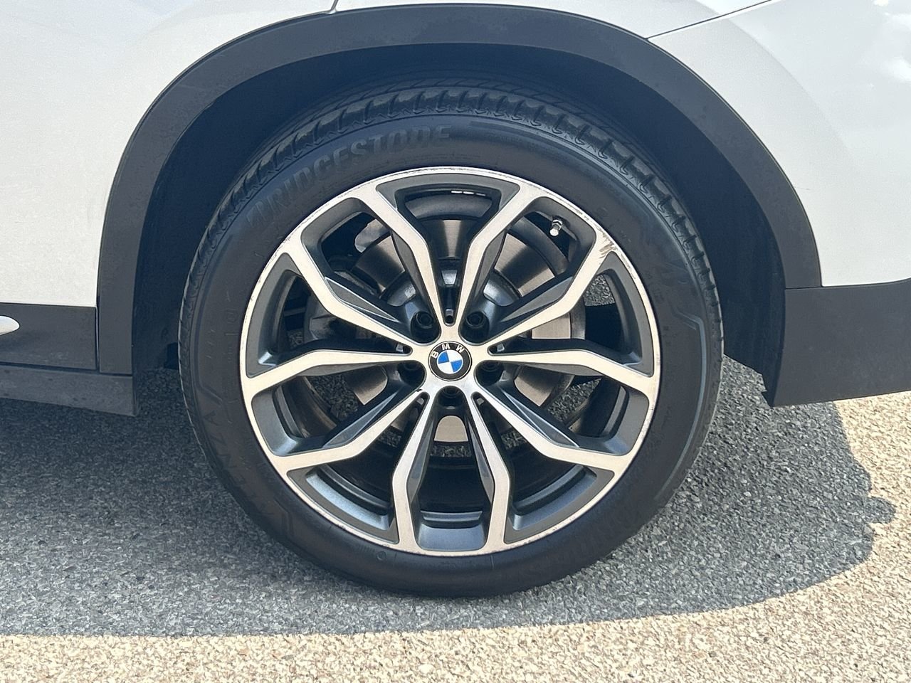 Used 2021 Mineral White Met BMW XDrive30i image 18