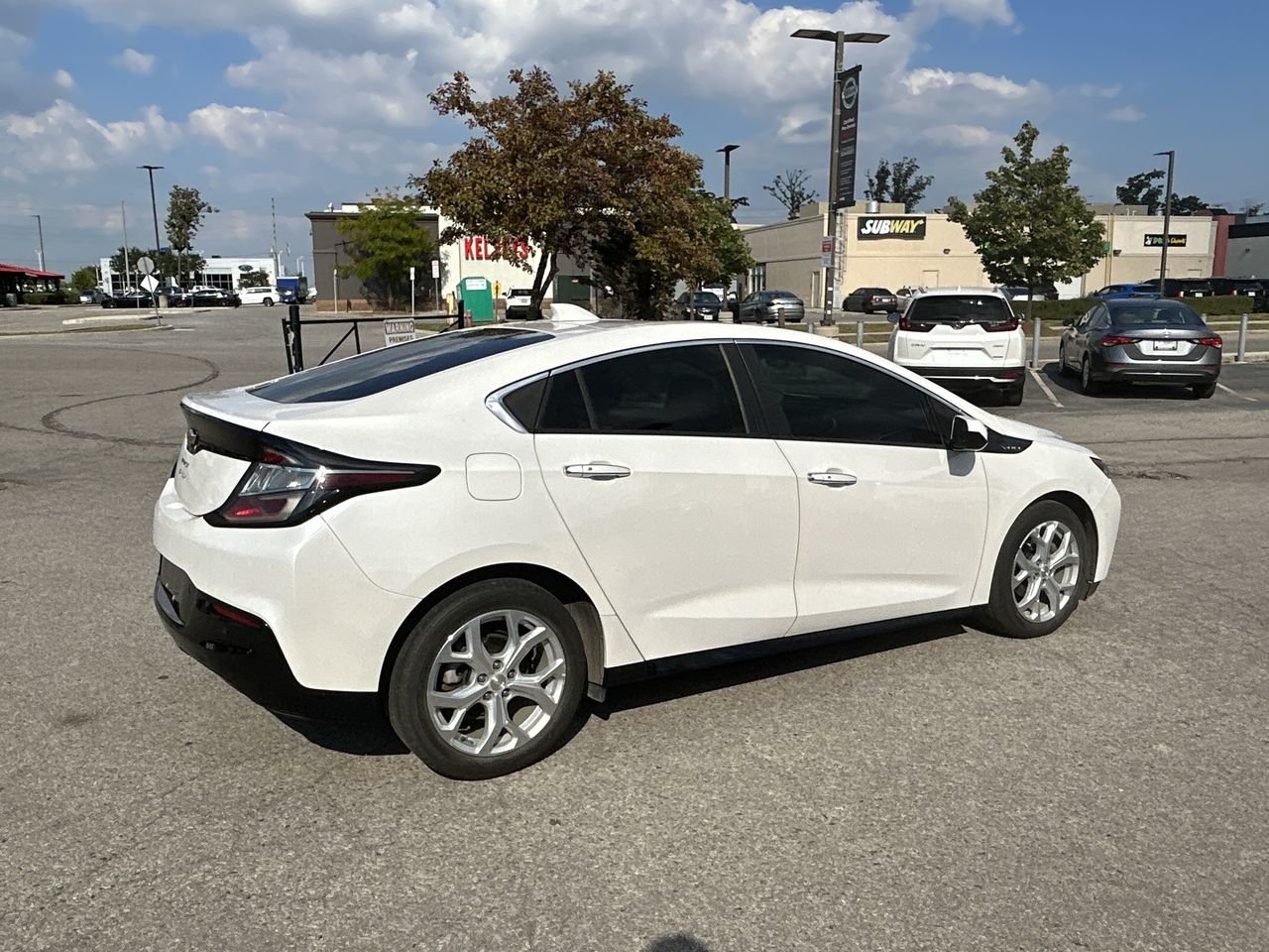 Used 2018 Summit White Chevrolet Premier image 12