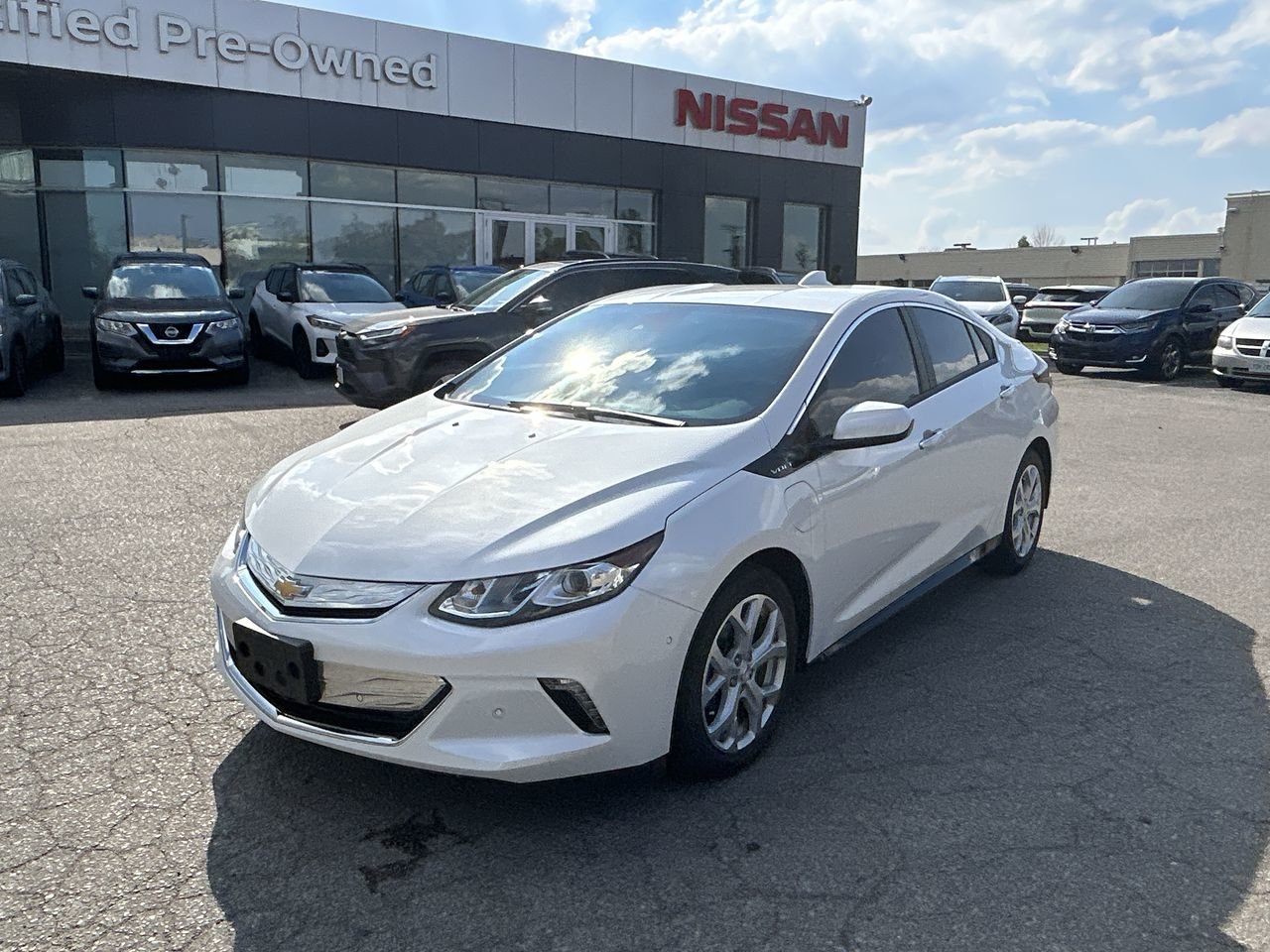 Used 2018 Summit White Chevrolet Premier image 4