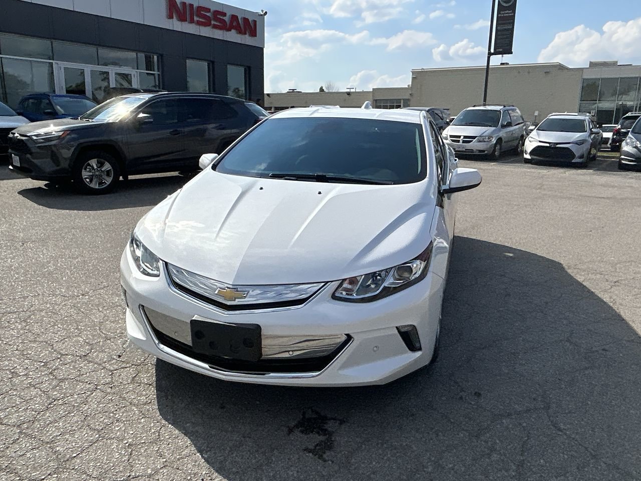 Used 2018 Summit White Chevrolet Premier image 3