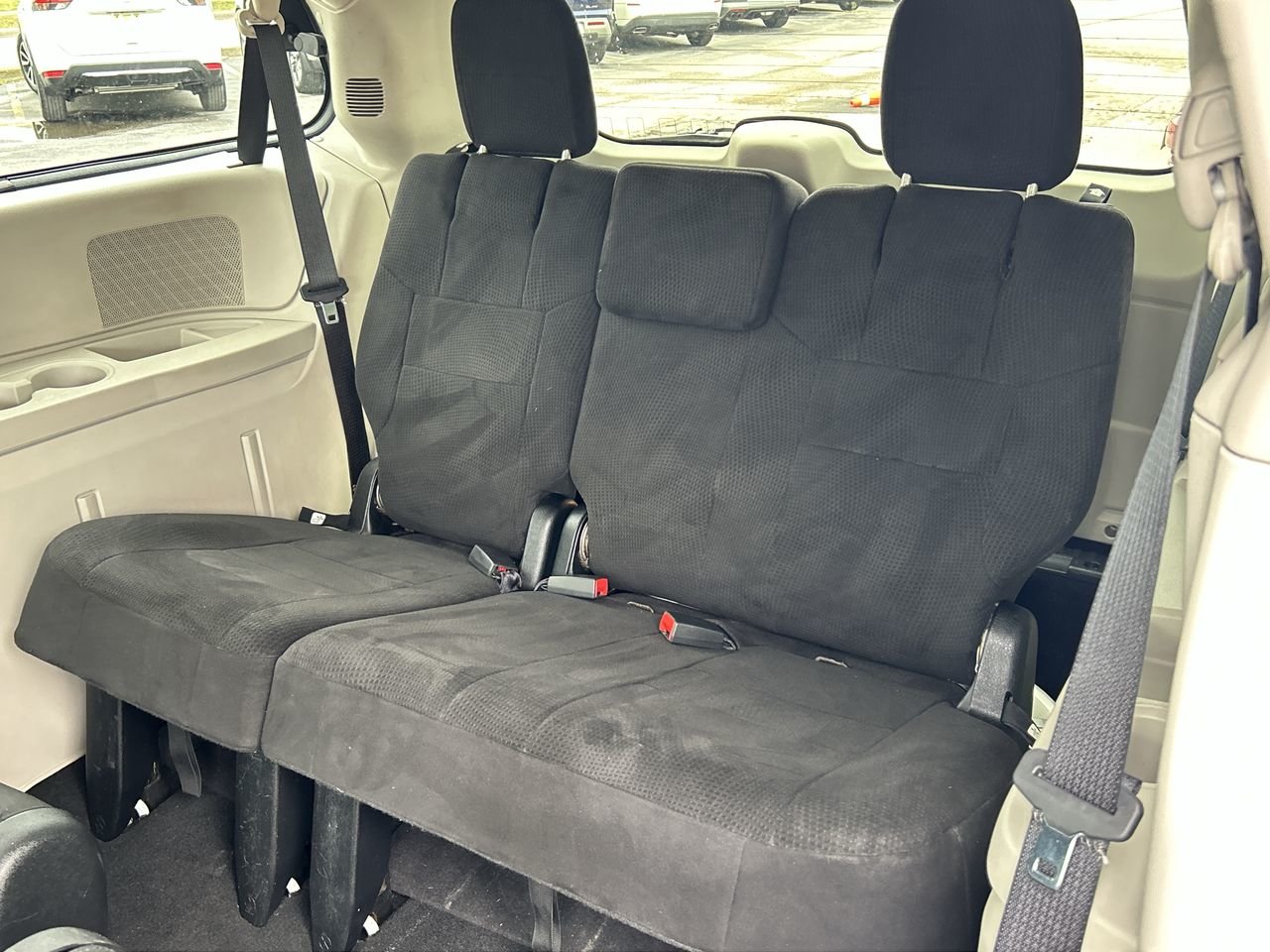 Used 2011 white Dodge SE Wagon image 31