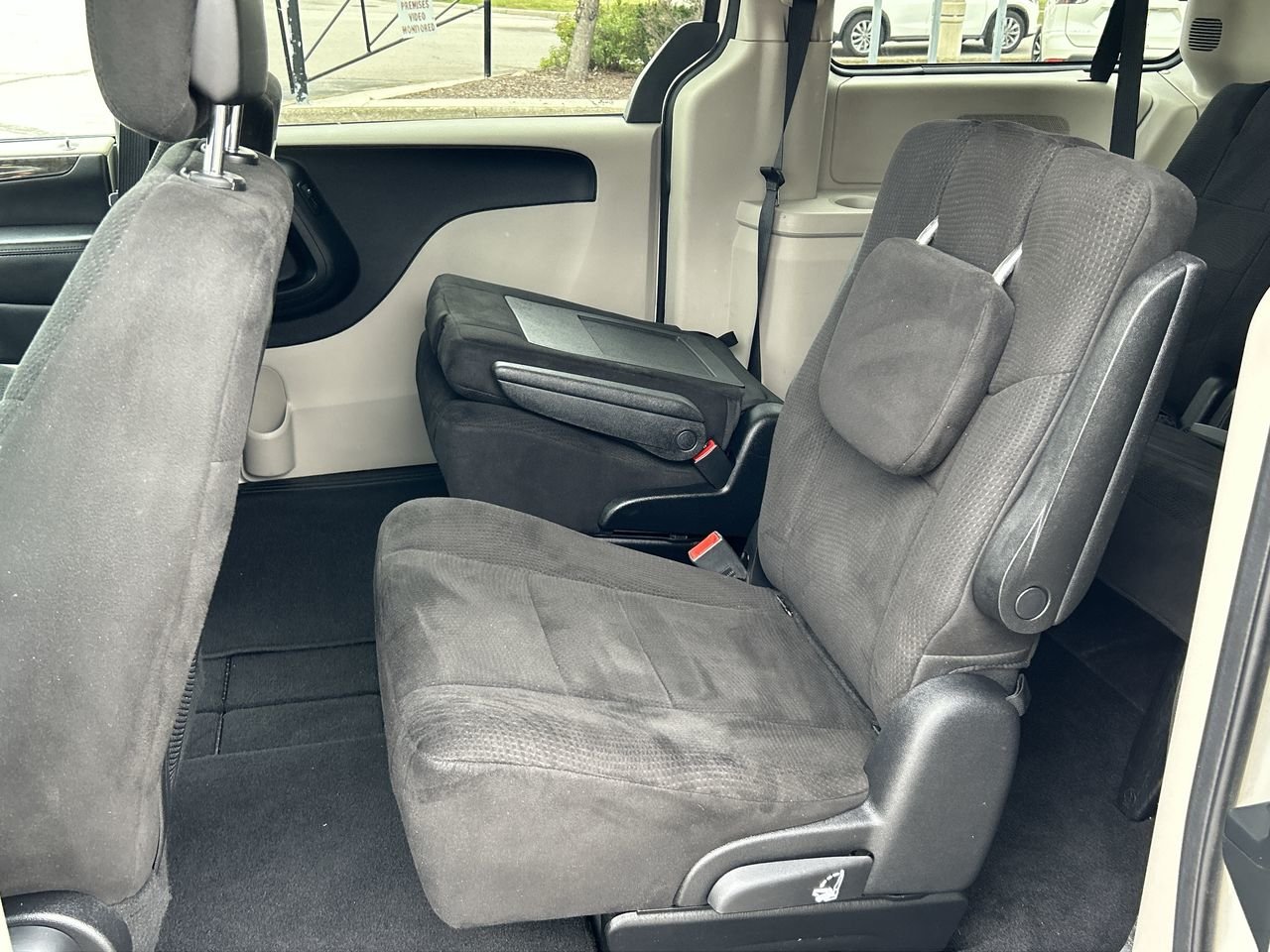 Used 2011 white Dodge SE Wagon image 30