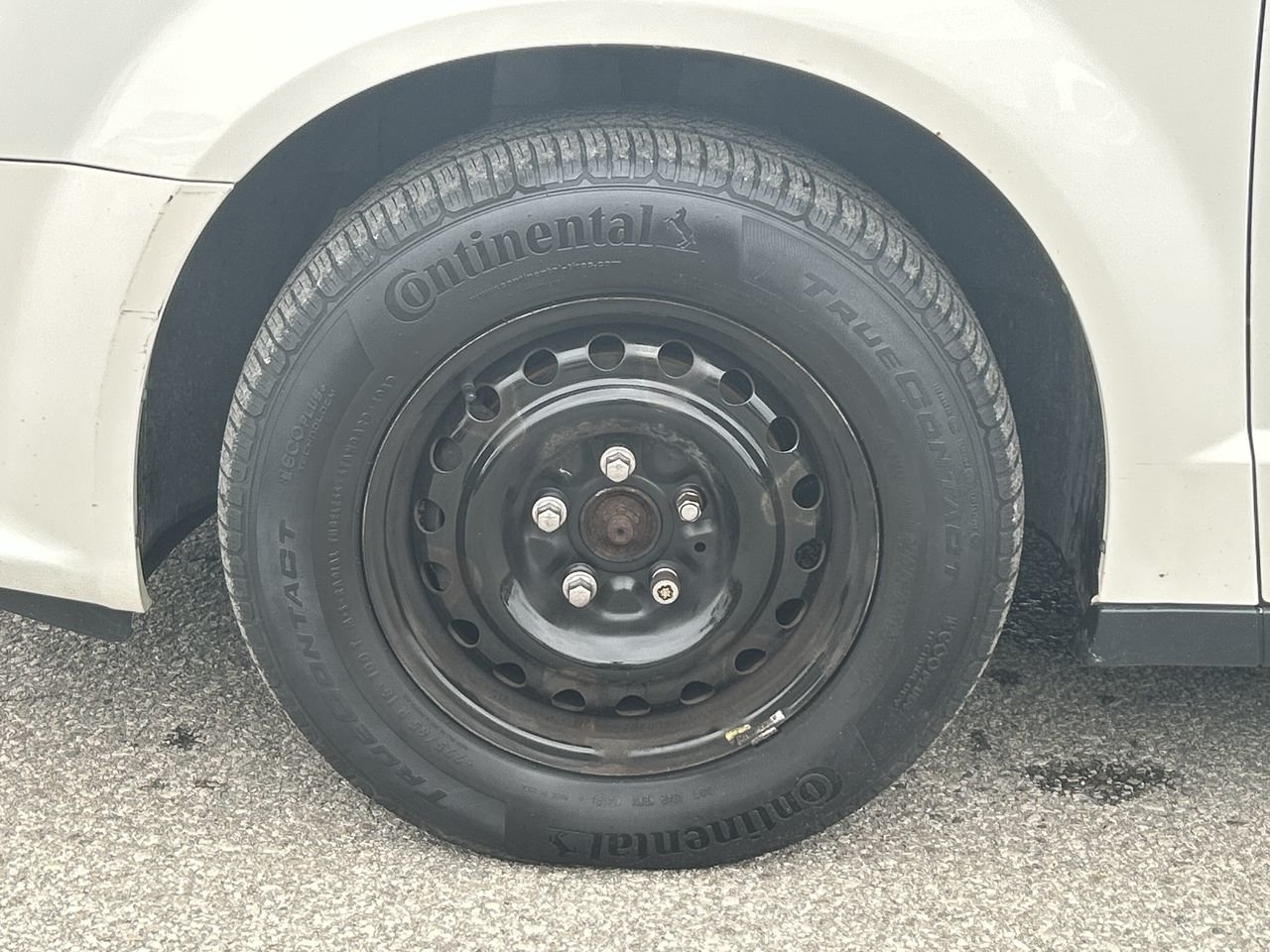 Used 2011 white Dodge SE Wagon image 18