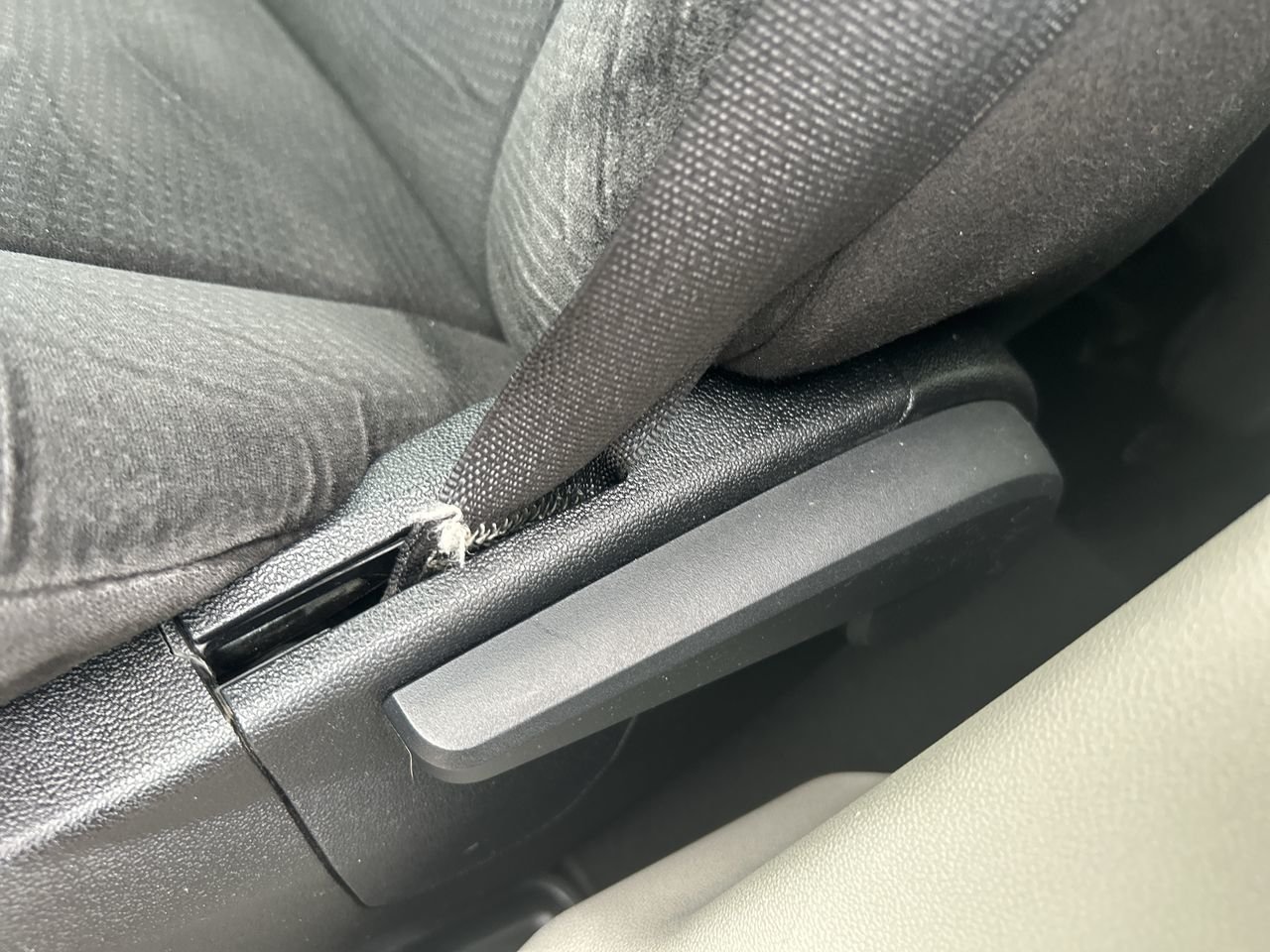 Used 2011 white Dodge SE Wagon image 20
