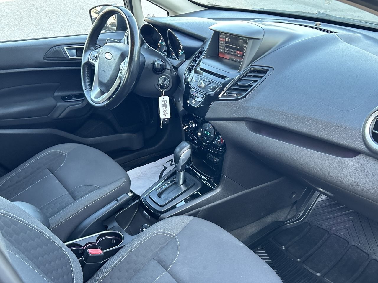 Used 2015 GREY Ford (5) SE image 30