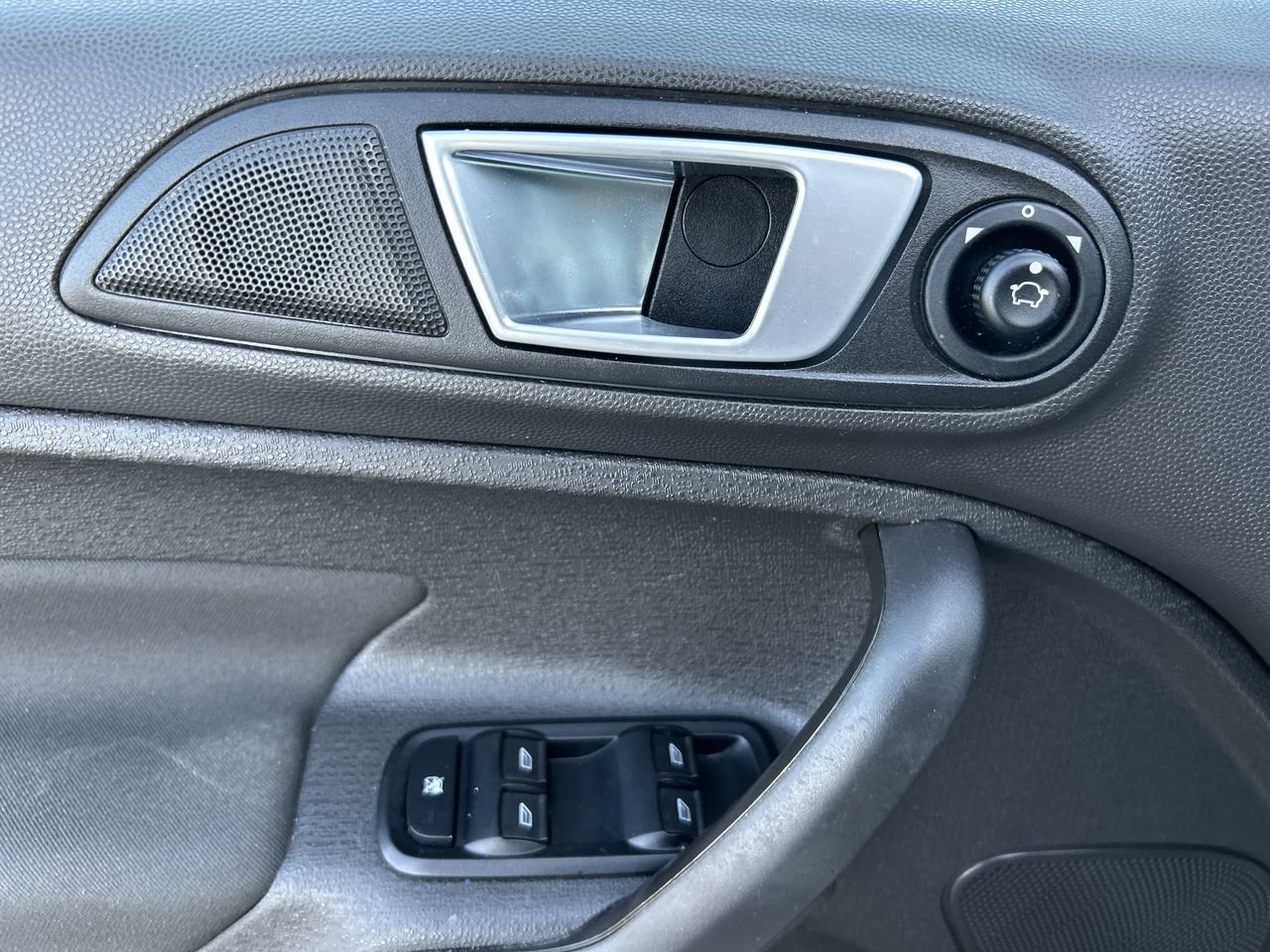 Used 2015 GREY Ford (5) SE image 21