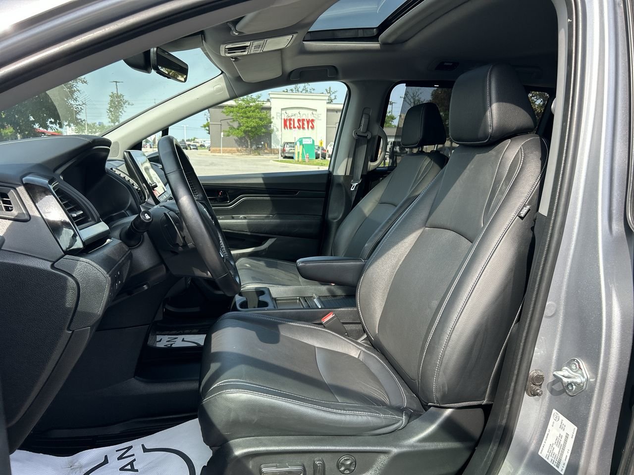 Used 2022 Lunar Silver Met Honda EX-L Navi image 19