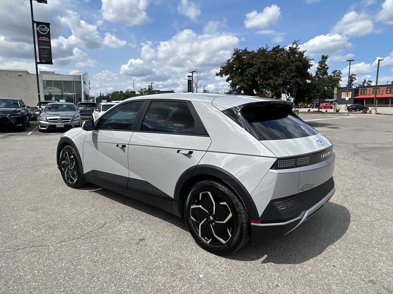 Used 2022 Cyber Grey Met Hyundai Preferred Long Range RWD image 7
