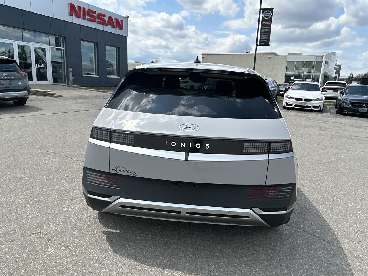 Used 2022 Cyber Grey Met Hyundai Preferred Long Range RWD image 9